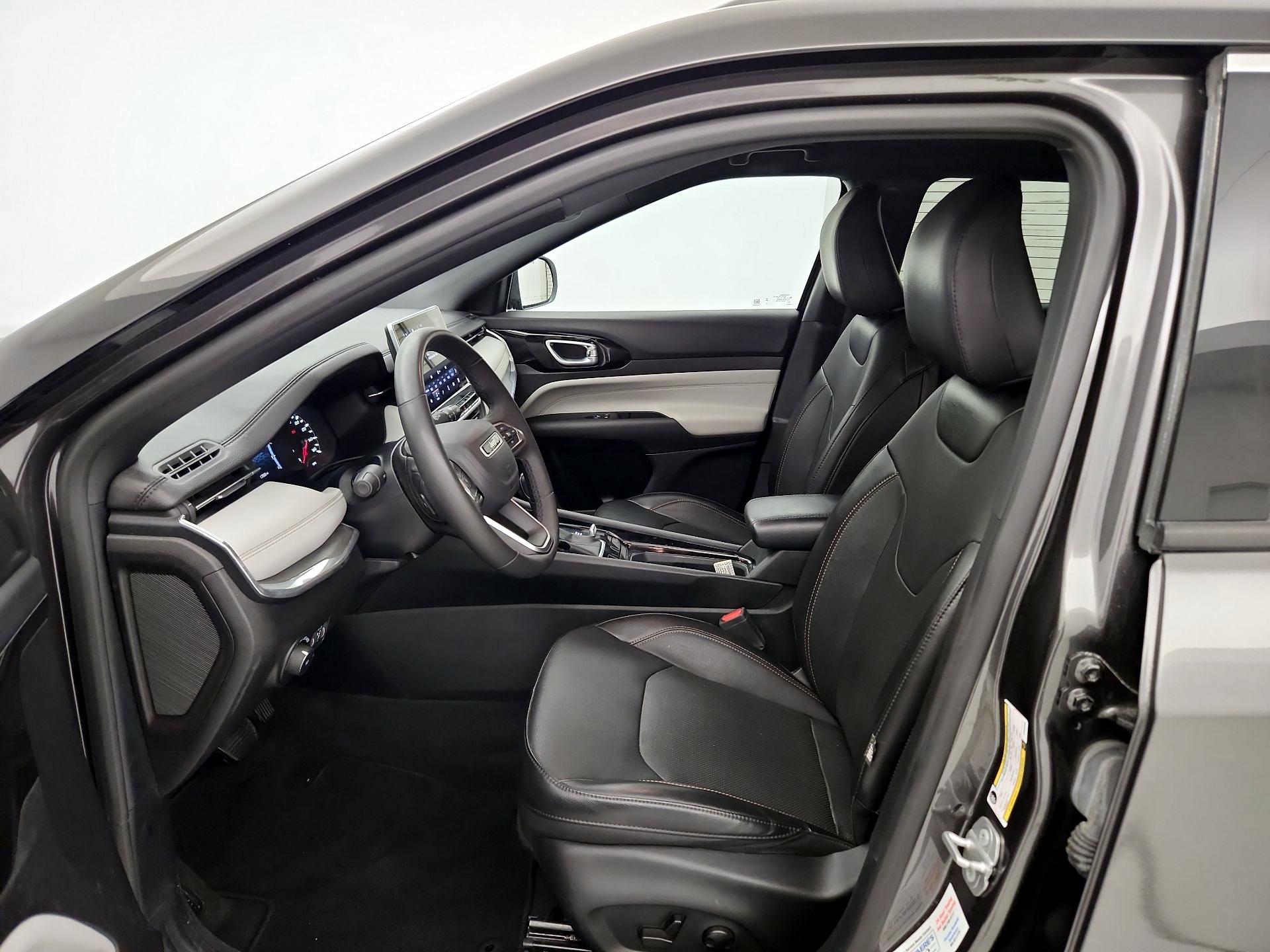 Thumbnail: 2023 Jeep Compass - 11