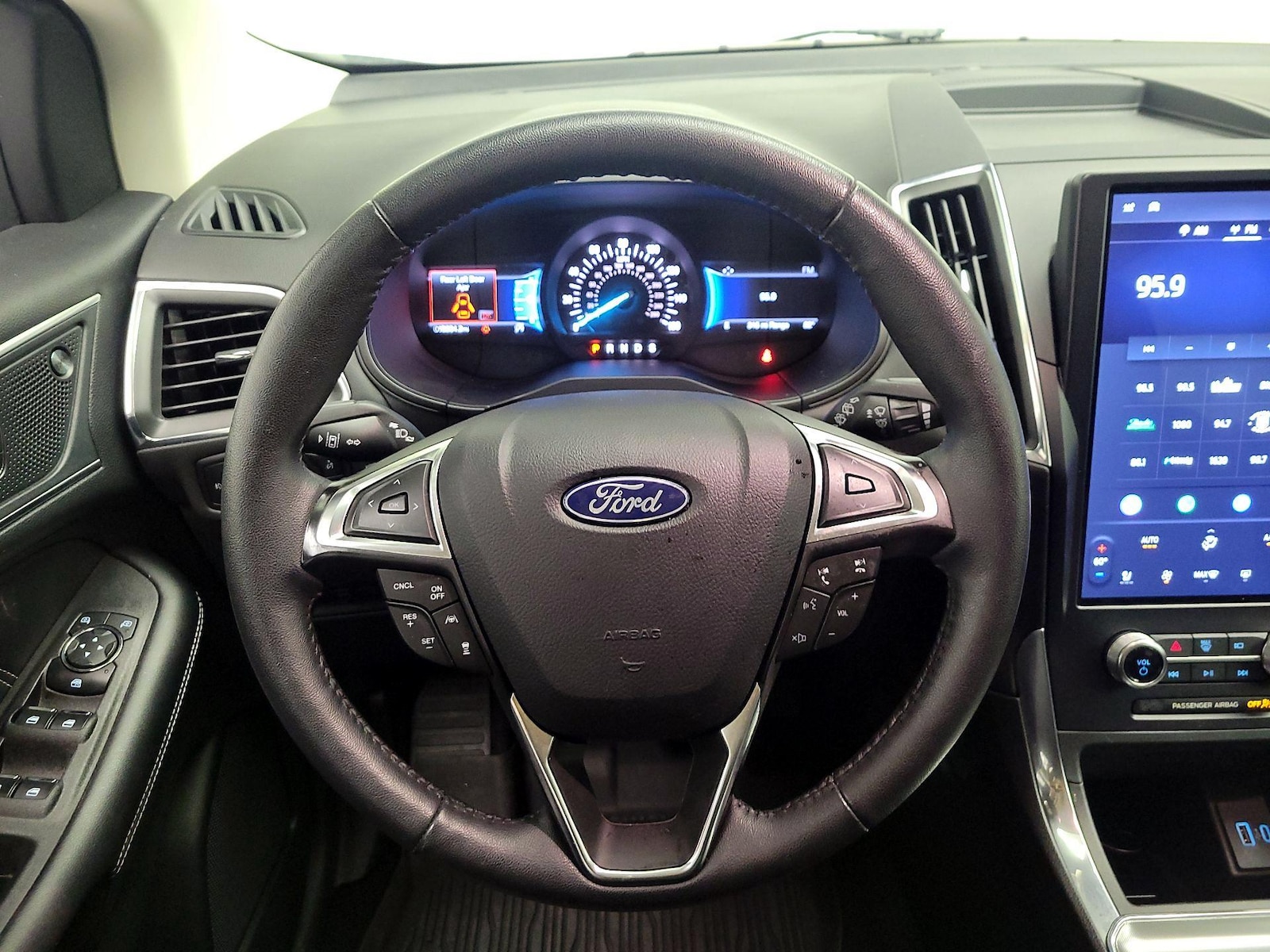 2024 Ford Edge Titanium - Photo 11