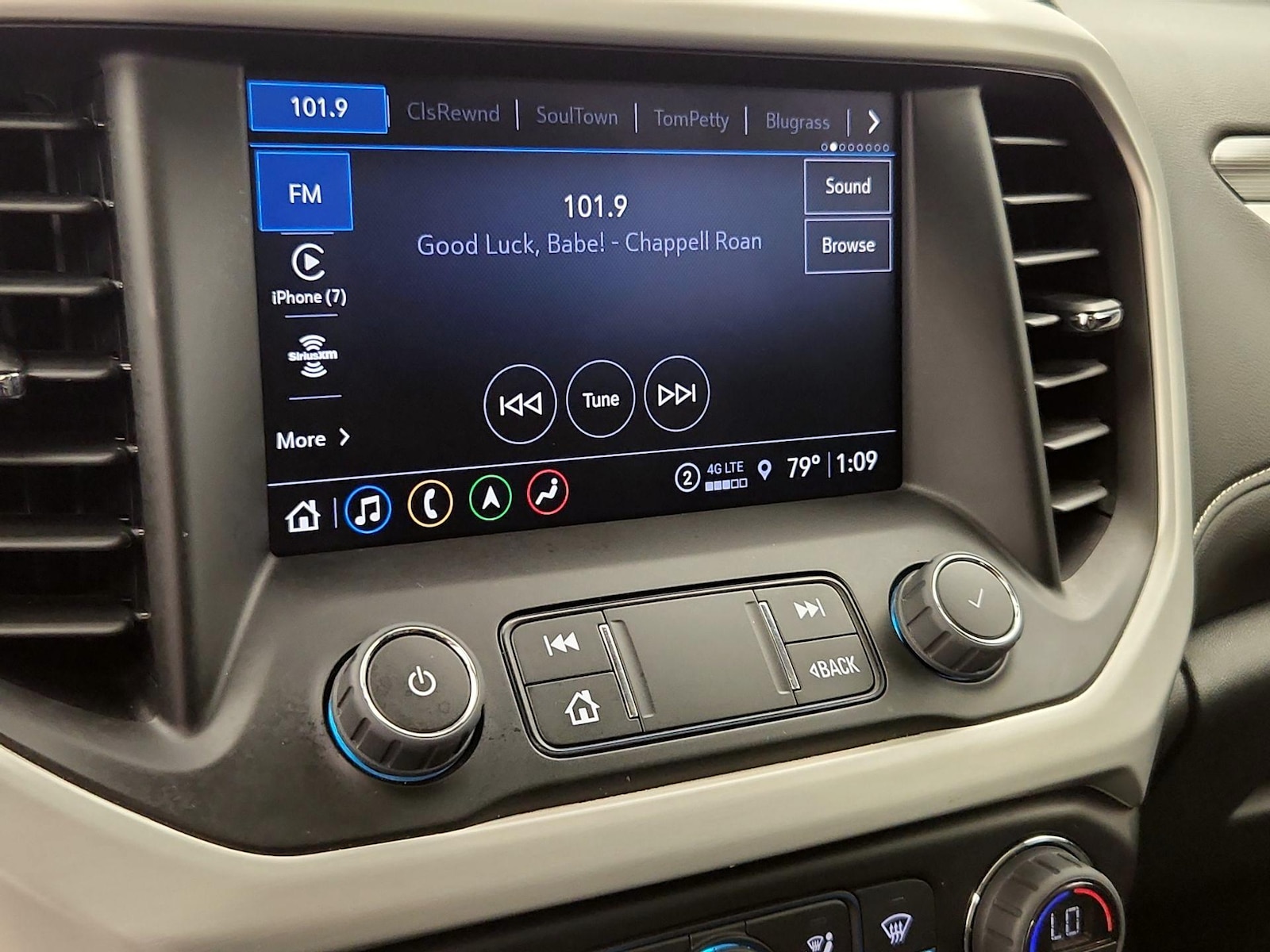 2023 GMC Acadia SLT - Photo 16