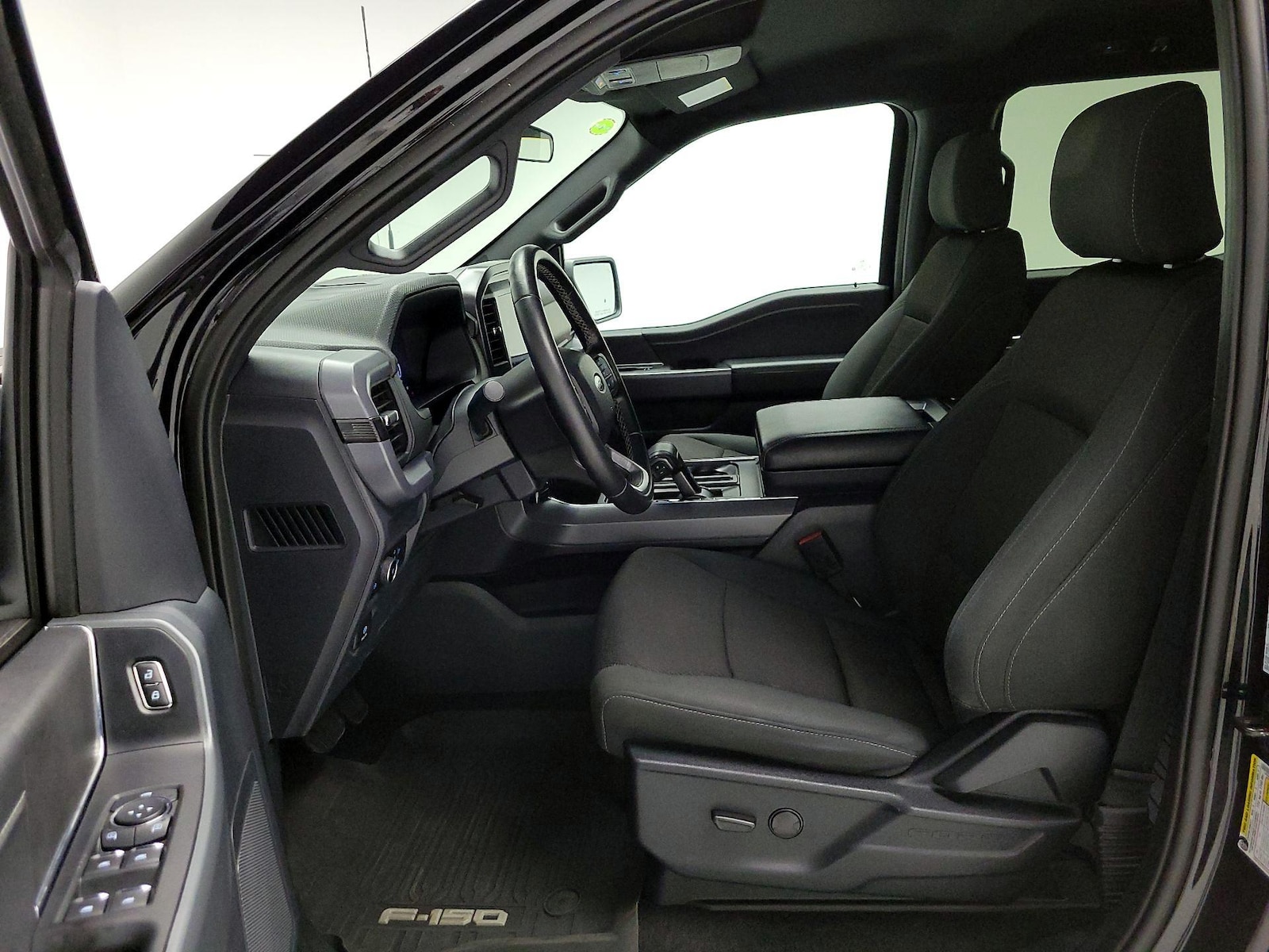 2025 Ford F-150 XLT - Photo 12
