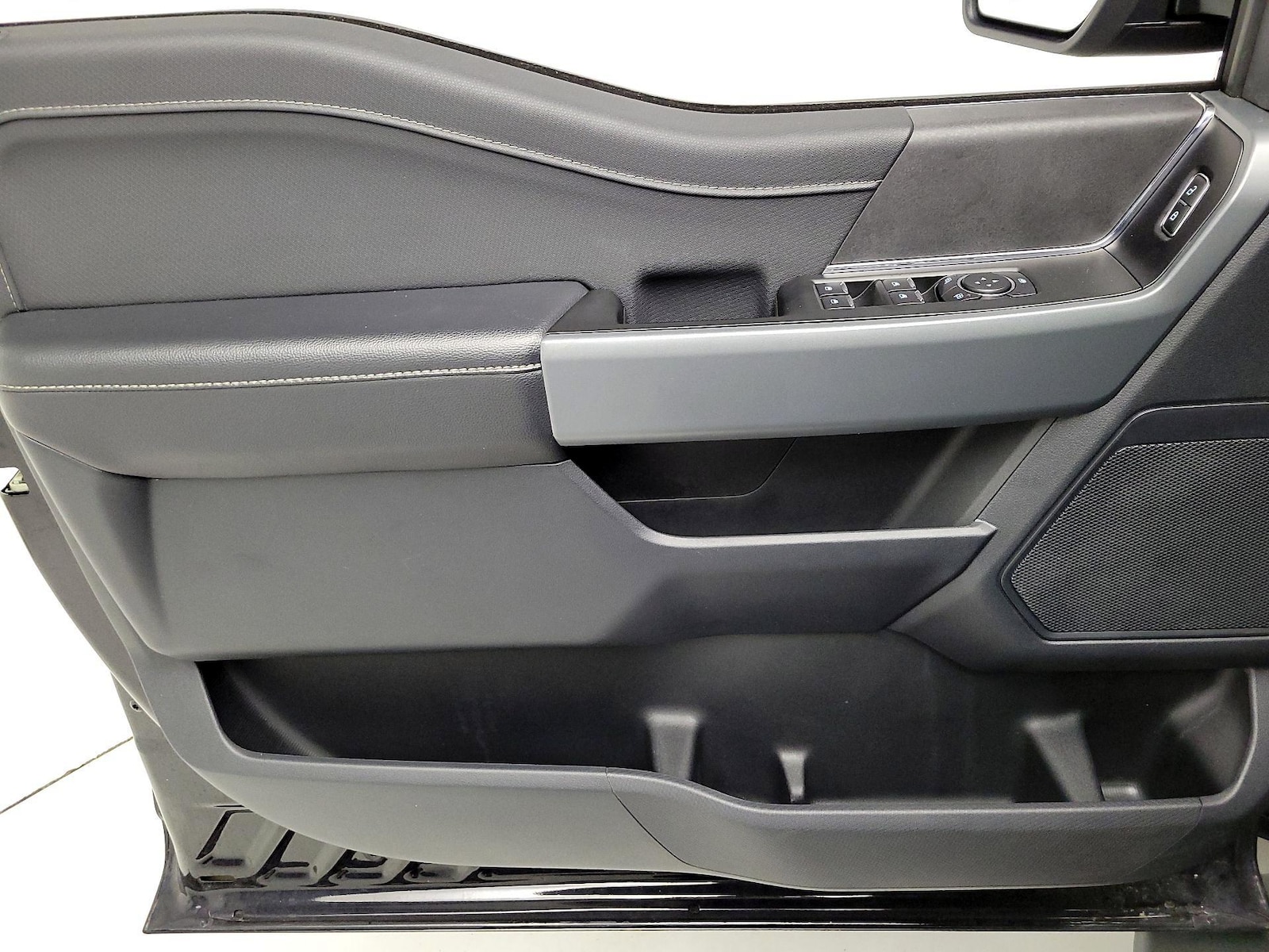 2025 Ford F-150 XLT - Photo 13