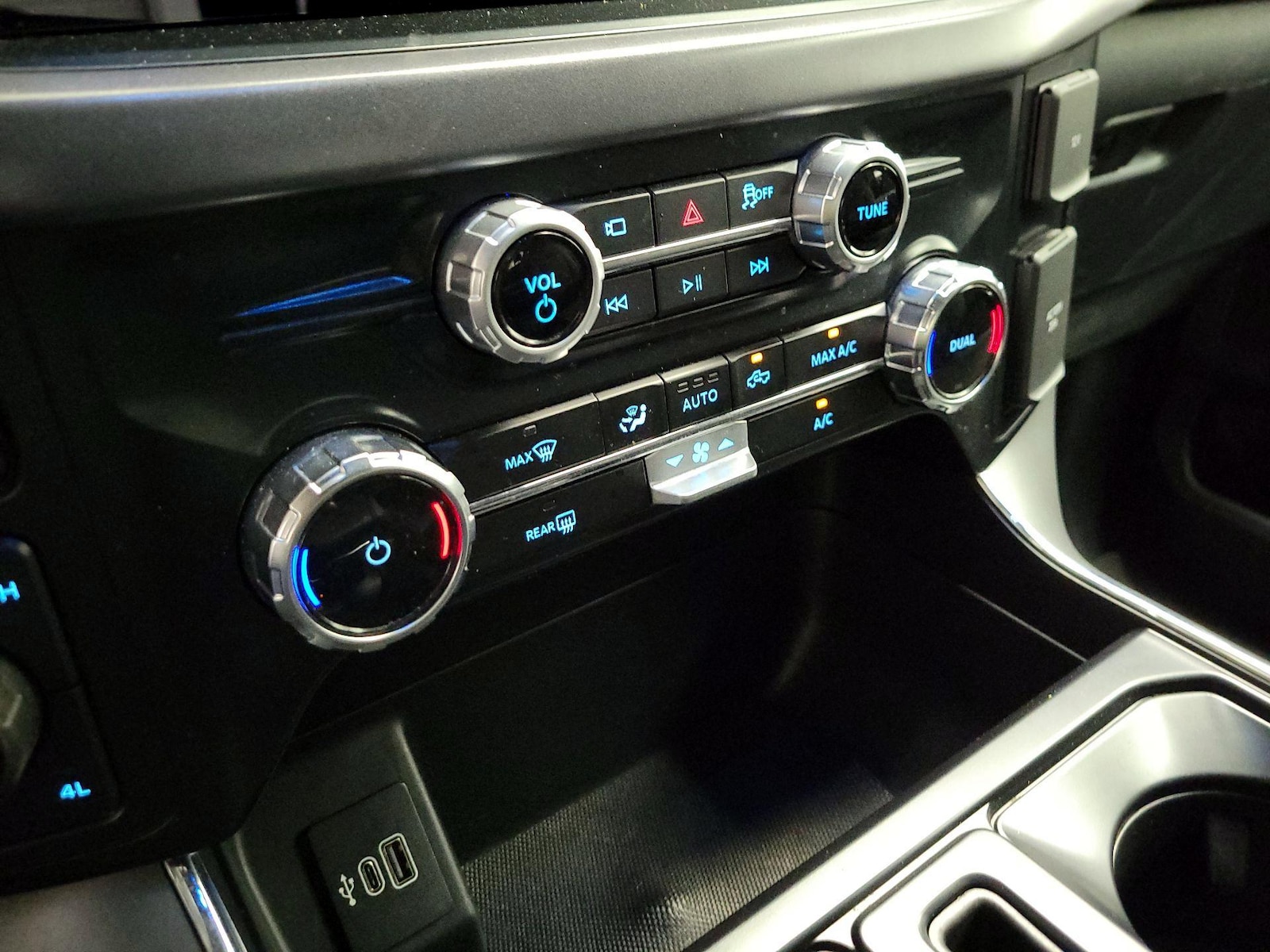 2025 Ford F-150 XLT - Photo 17