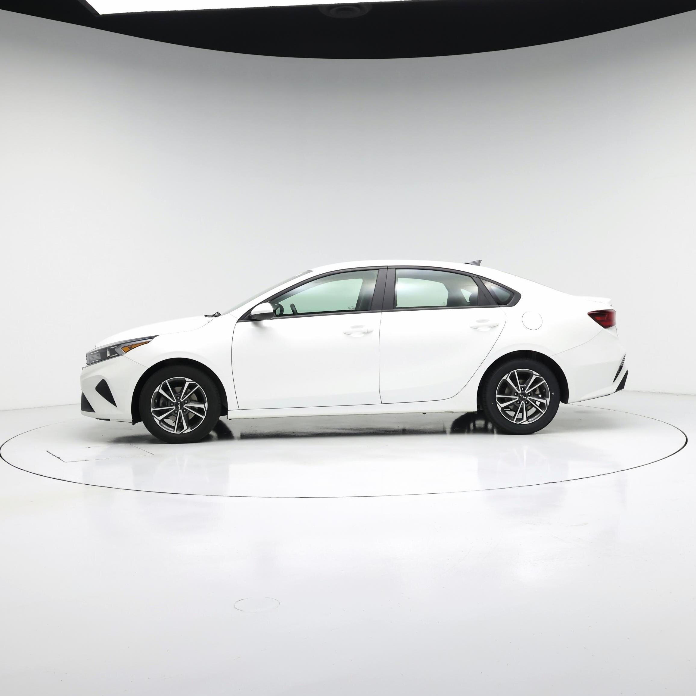 Thumbnail: 2022 Kia Forte - 3