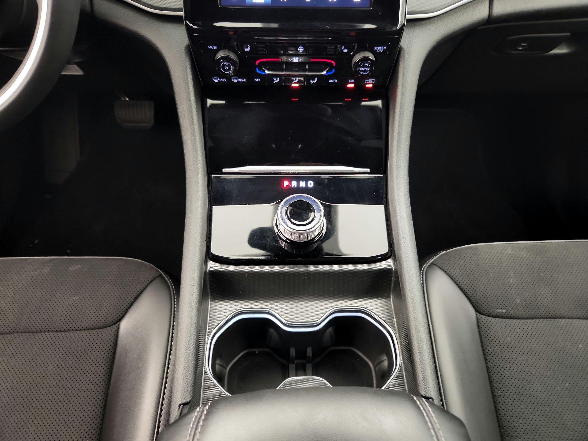 Thumbnail: 2024 Jeep Grand Cherokee - 17