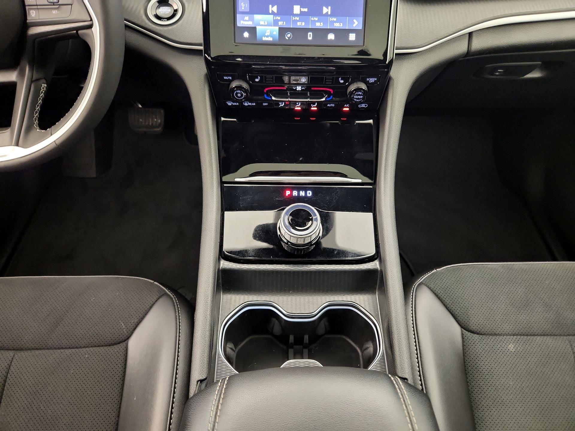 Thumbnail: 2024 Jeep Grand Cherokee - 17