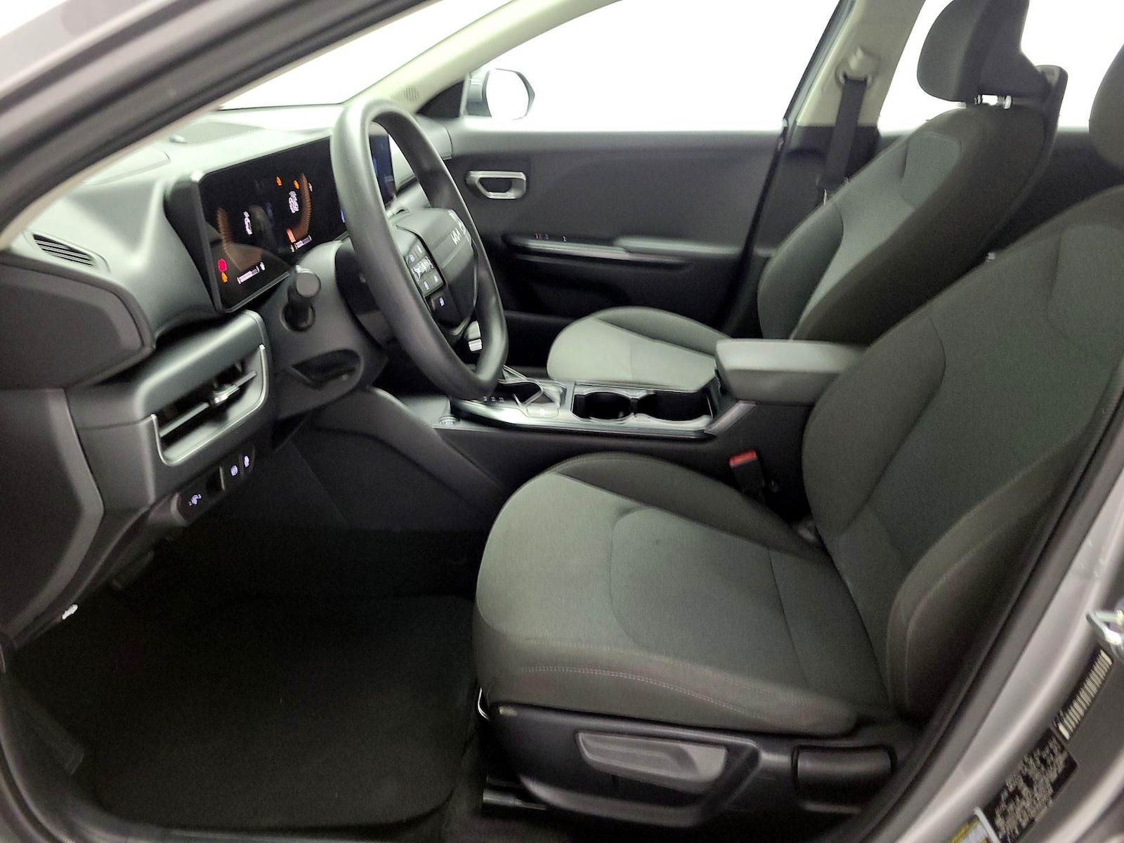 2025 Kia K4 LXS - Photo 12