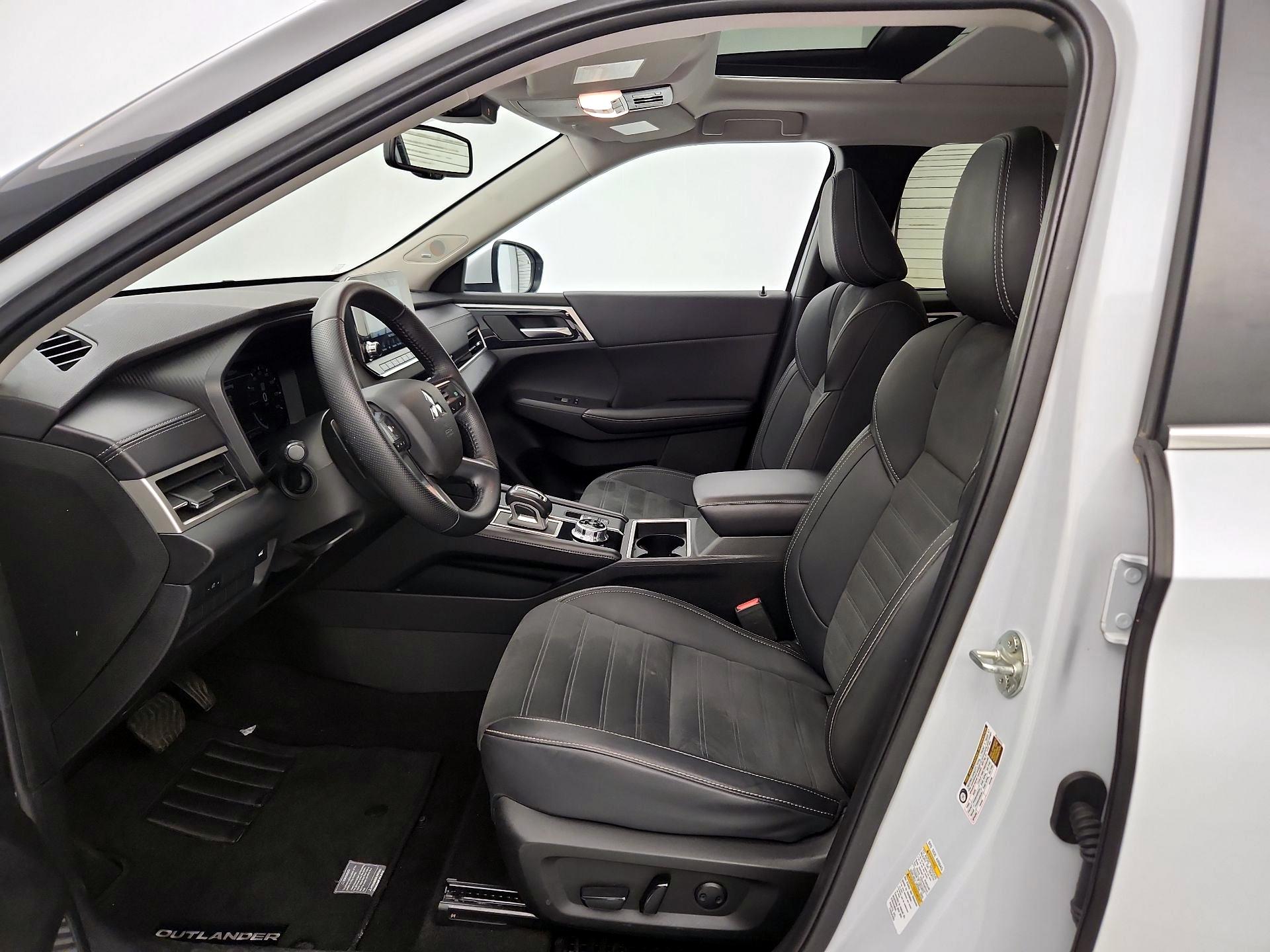 Thumbnail: 2024 Mitsubishi Outlander - 11