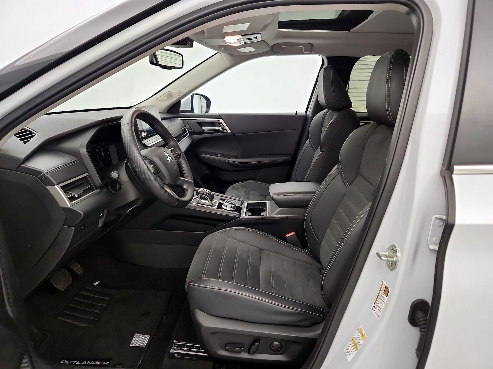 2024 Mitsubishi Outlander SE - Photo 12