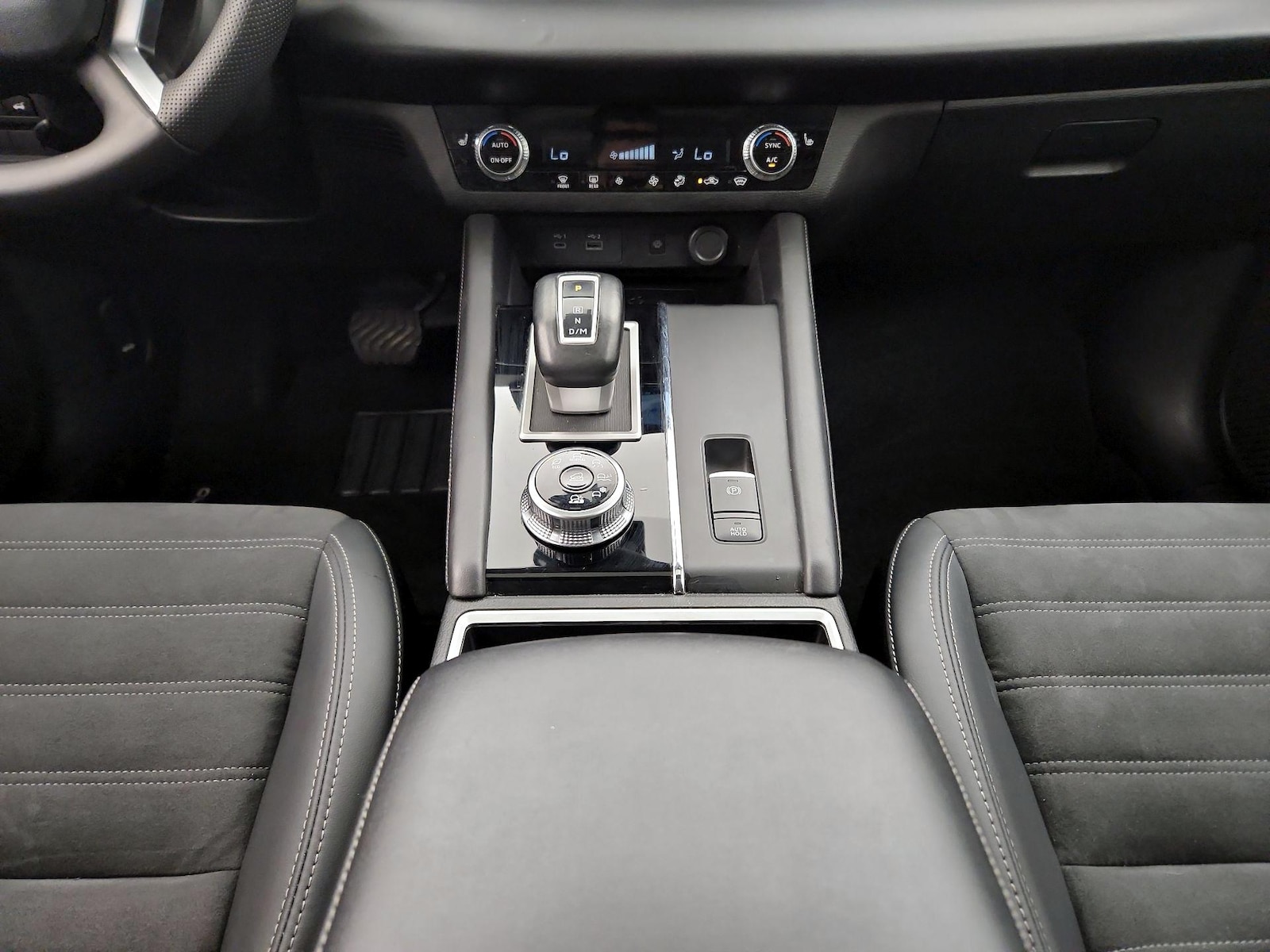2024 Mitsubishi Outlander SE - Photo 19