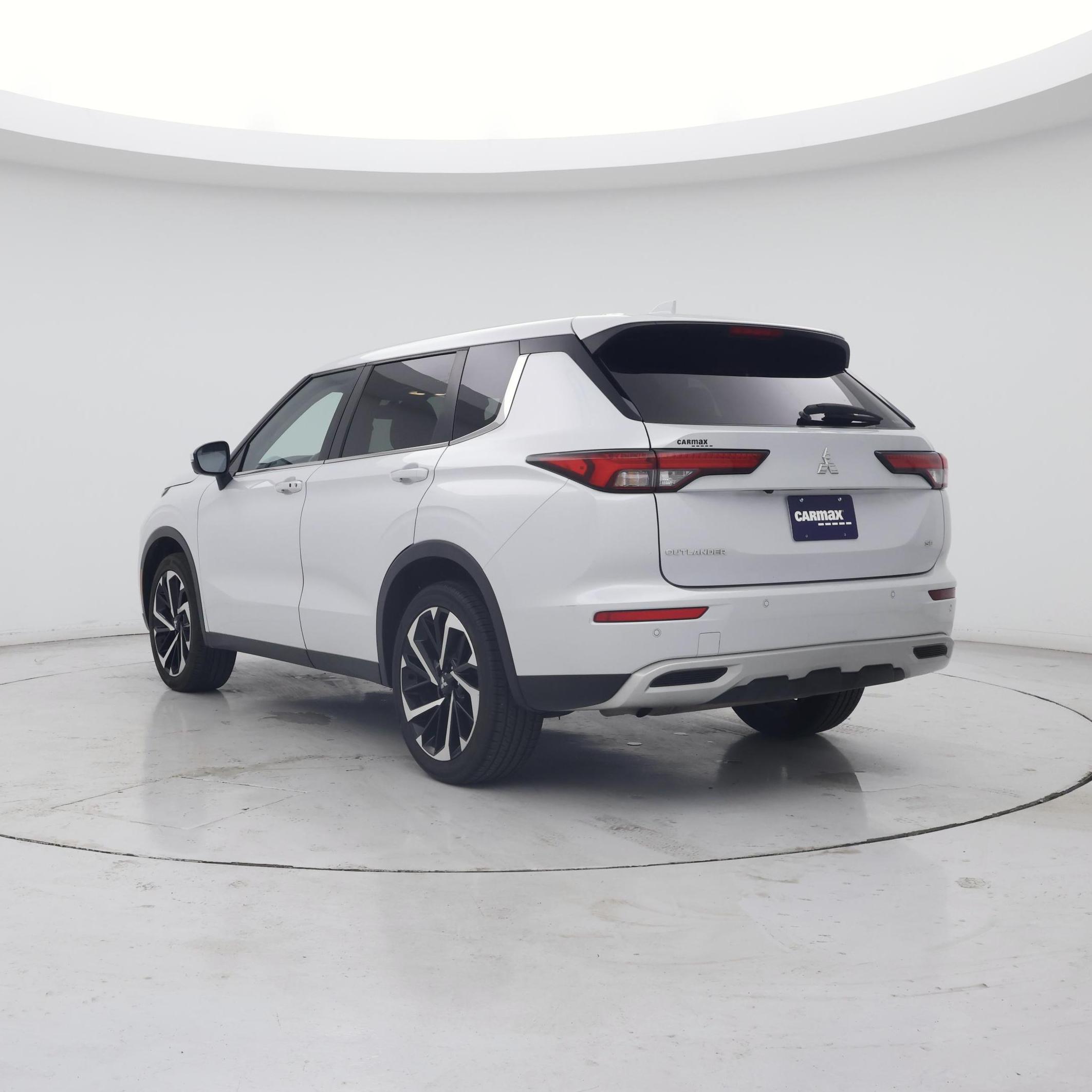 Thumbnail: 2024 Mitsubishi Outlander - 2