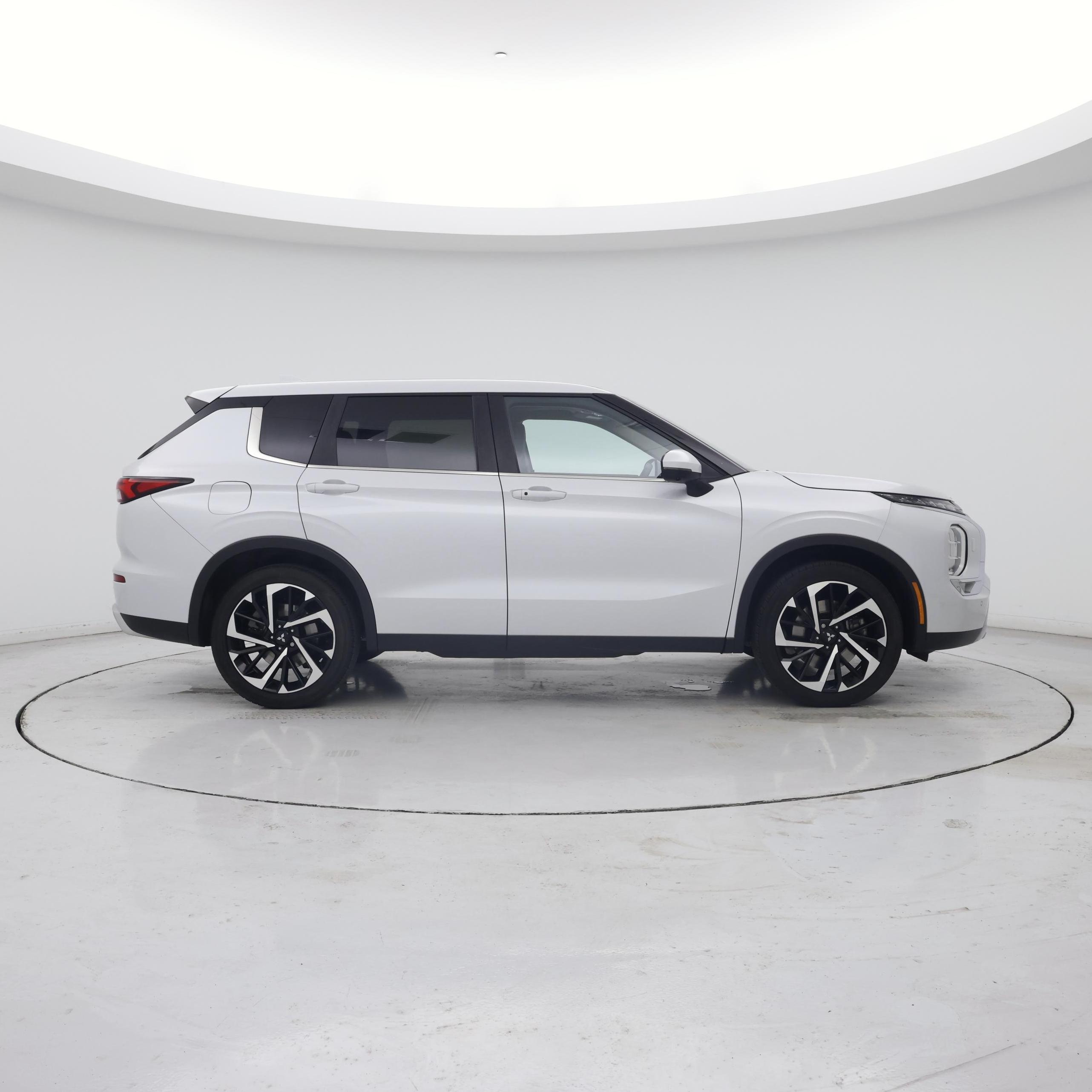 Thumbnail: 2024 Mitsubishi Outlander - 7