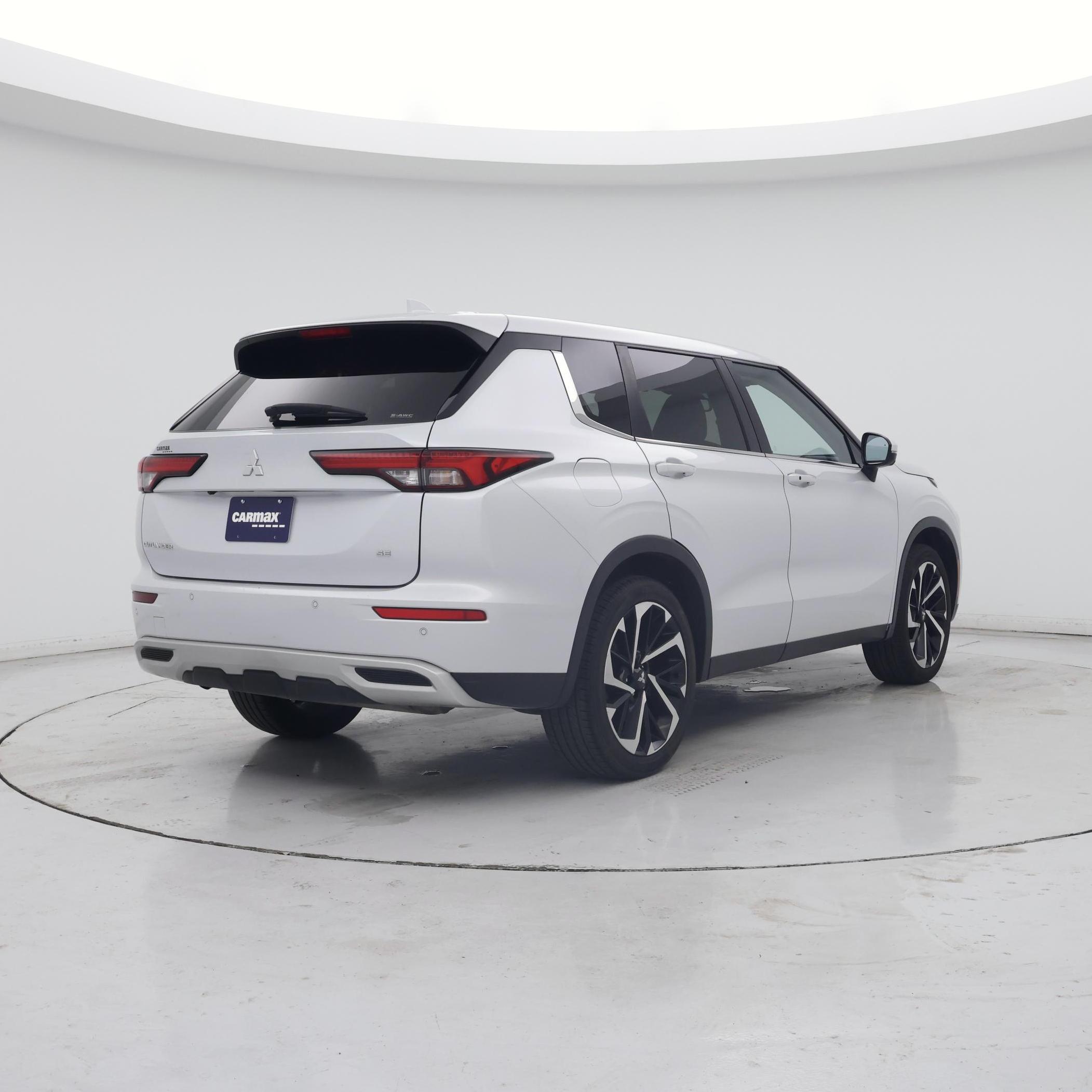 Thumbnail: 2024 Mitsubishi Outlander - 8