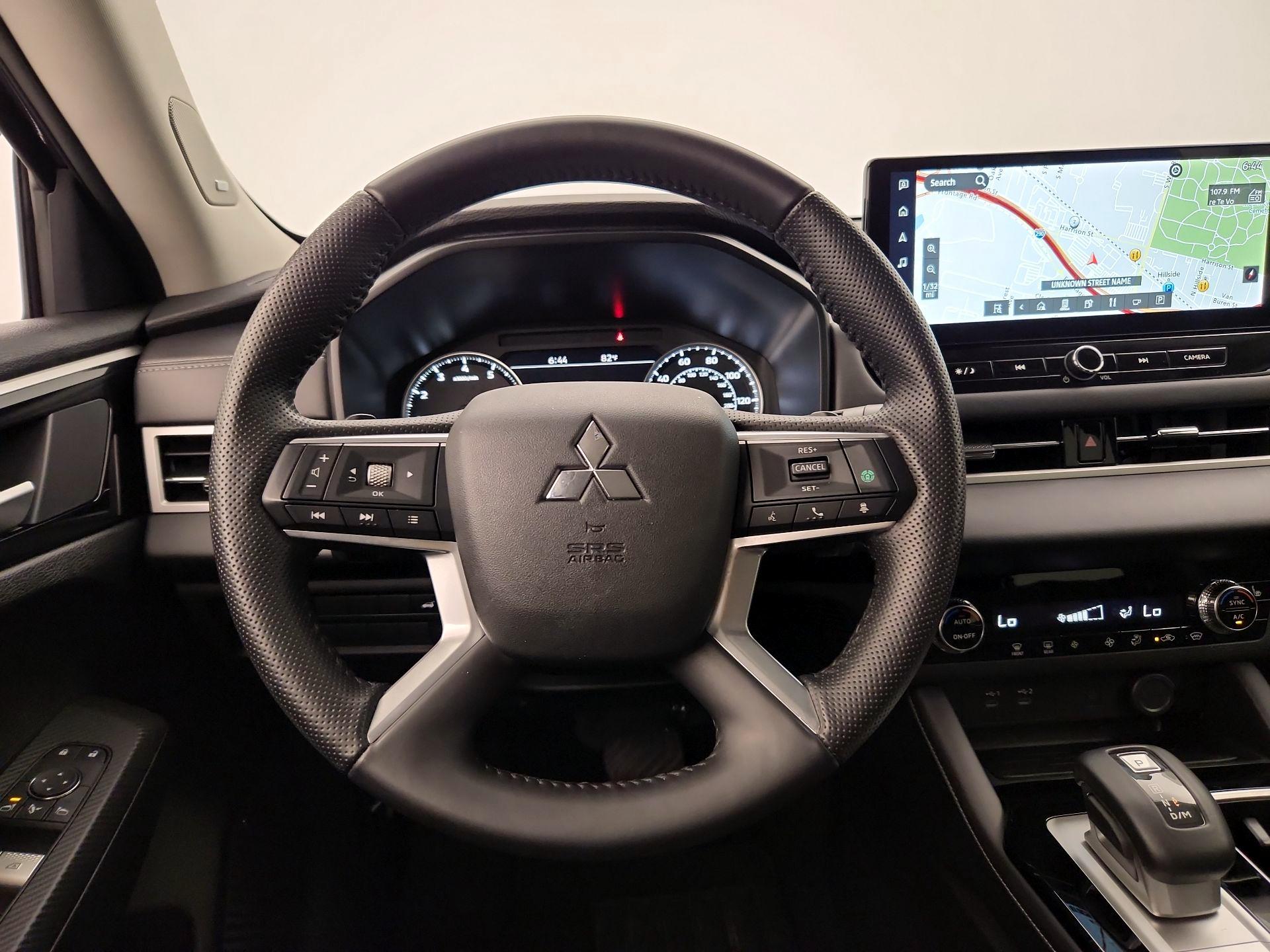 Thumbnail: 2025 Mitsubishi Outlander - 10