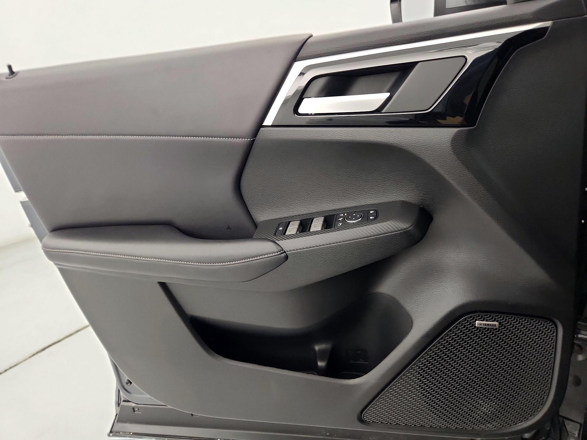 Thumbnail: 2025 Mitsubishi Outlander - 12