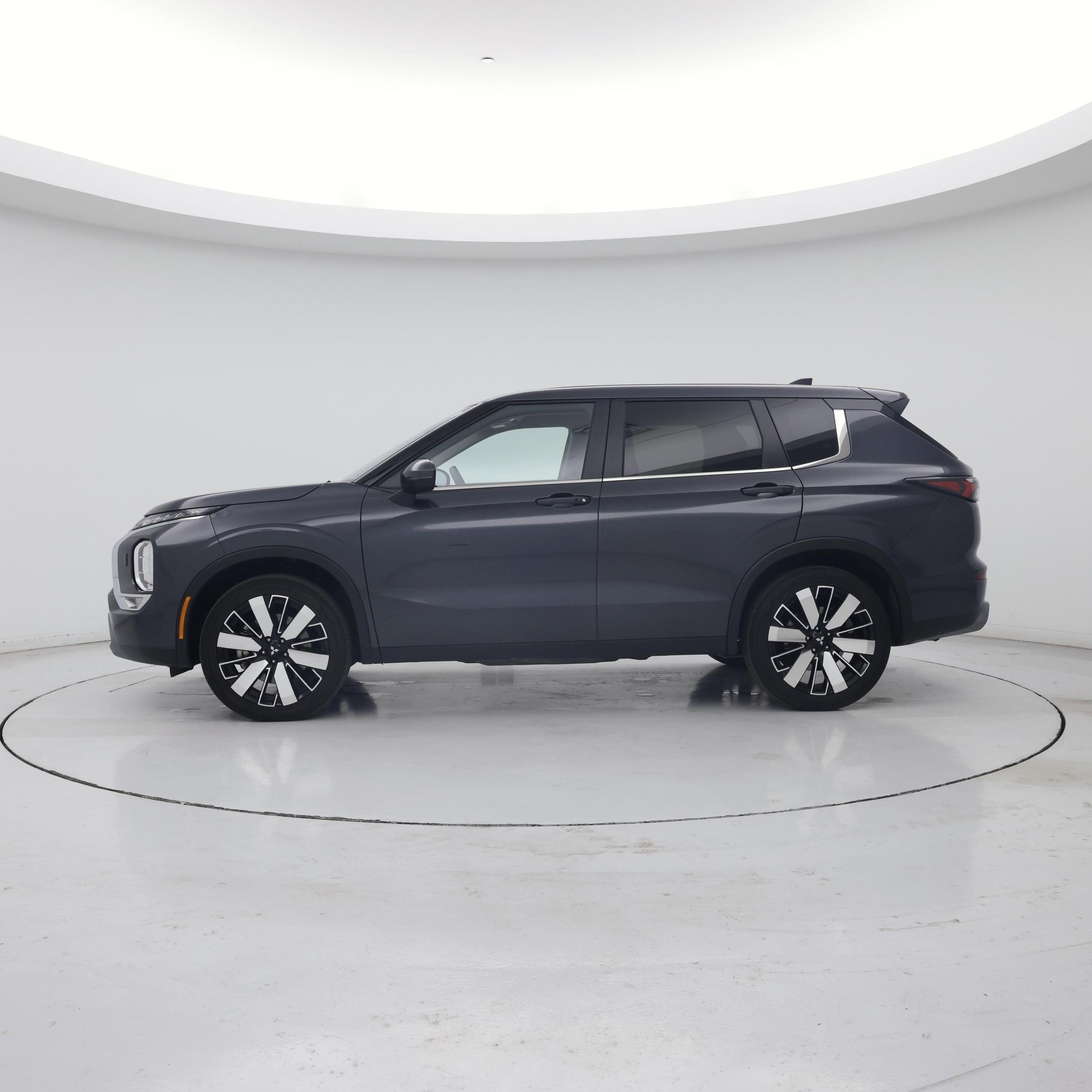 Thumbnail: 2025 Mitsubishi Outlander - 3