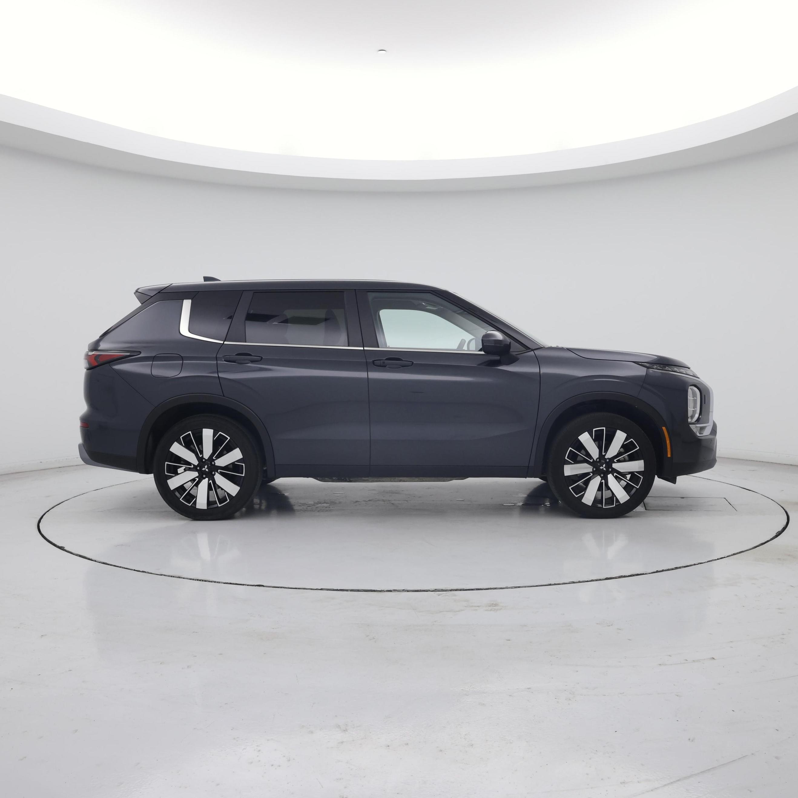 Thumbnail: 2025 Mitsubishi Outlander - 7