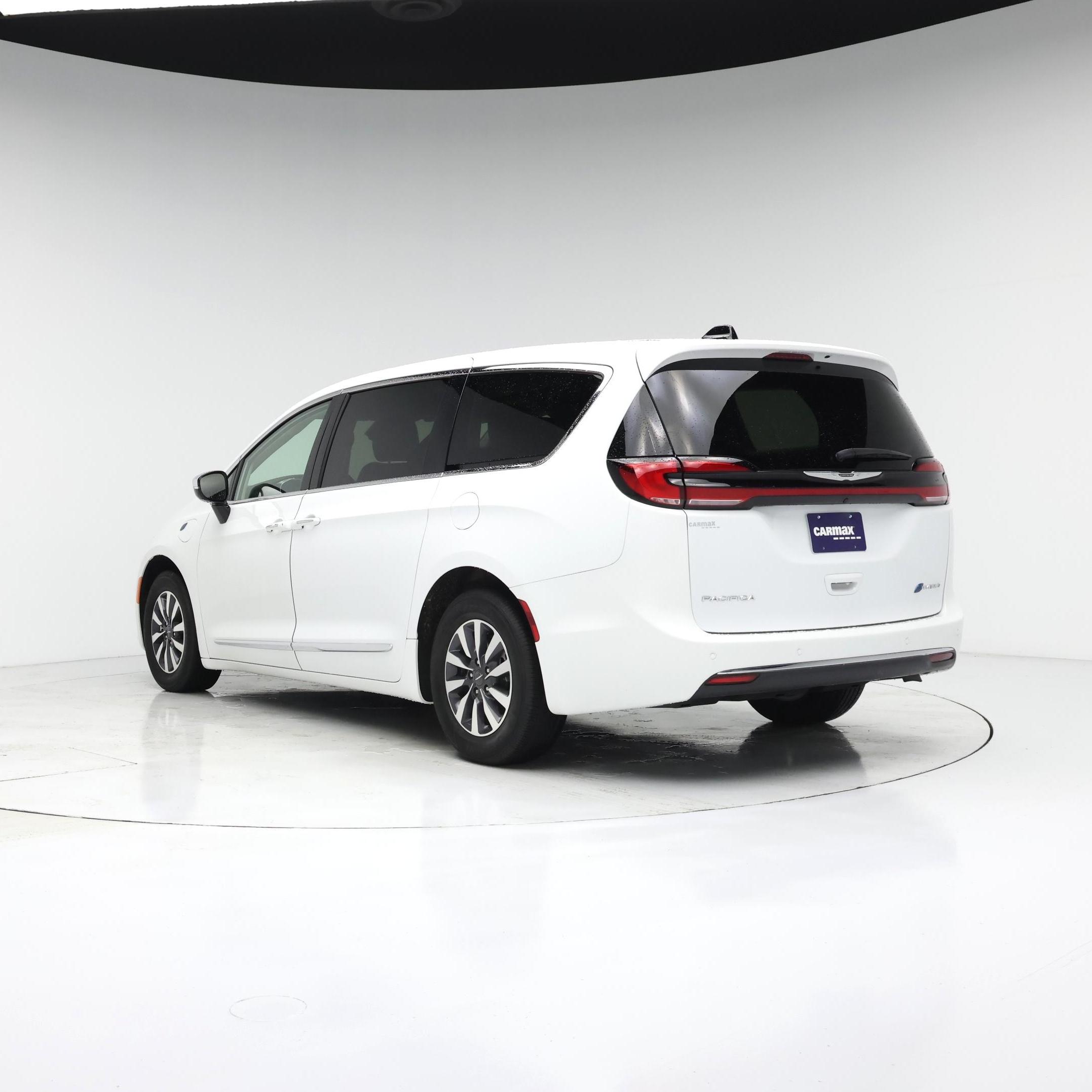 Thumbnail: 2023 Chrysler Pacifica - 2