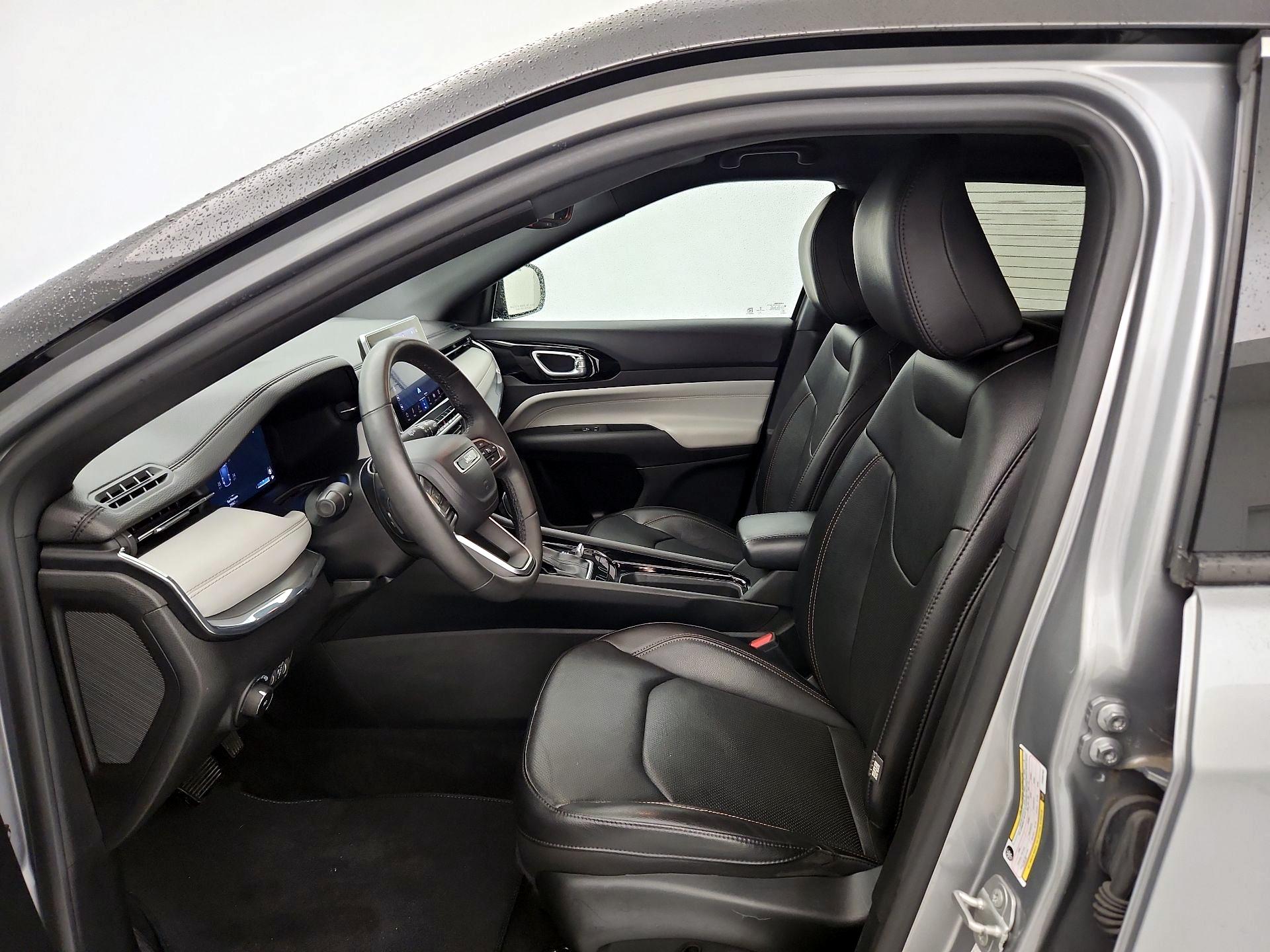 Thumbnail: 2023 Jeep Compass - 11