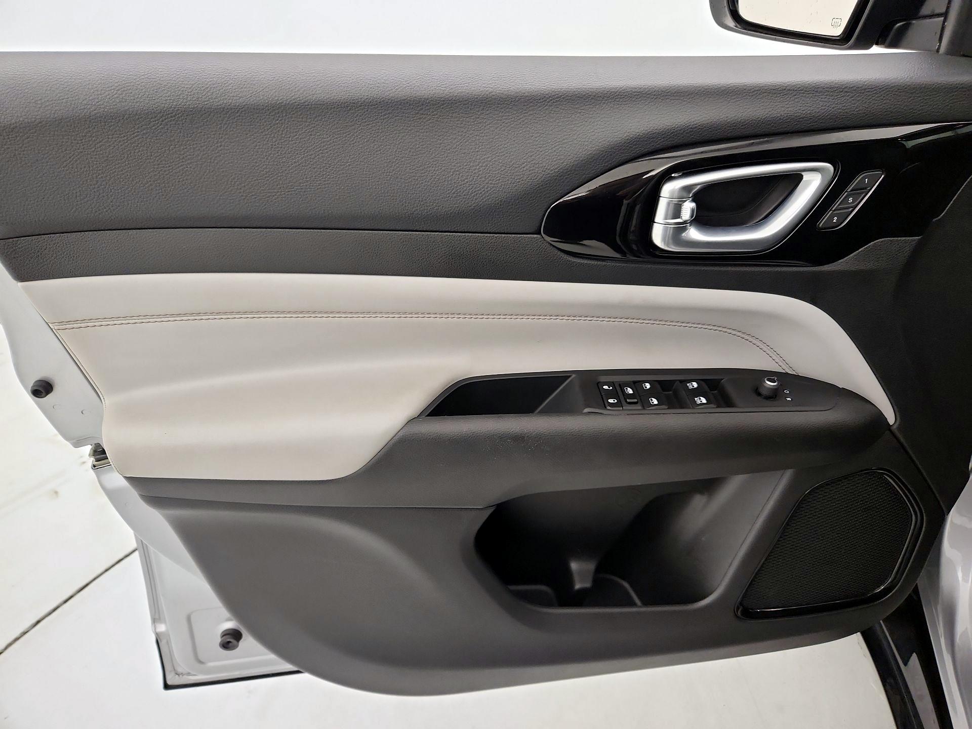 Thumbnail: 2023 Jeep Compass - 12