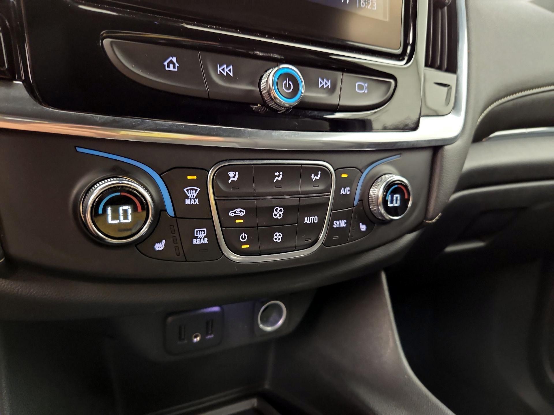 Thumbnail: 2023 Chevrolet Traverse - 16