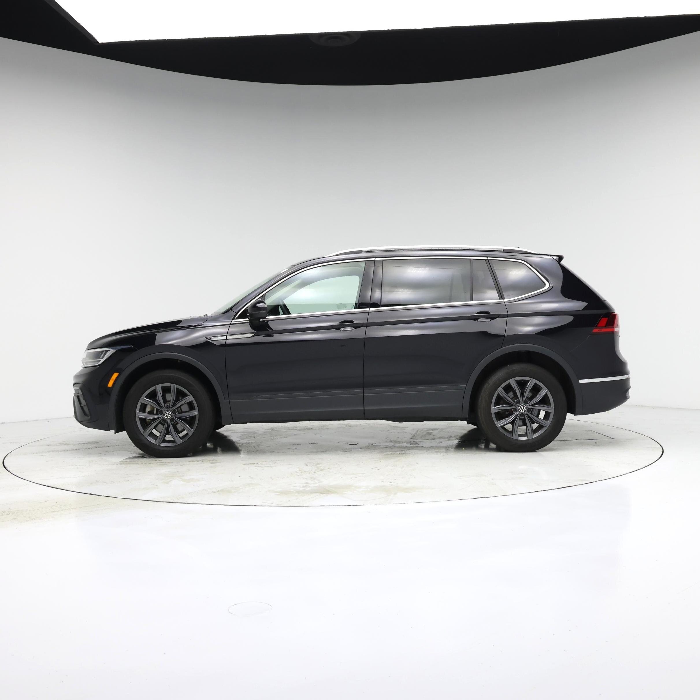 Thumbnail: 2022 Volkswagen Tiguan - 3
