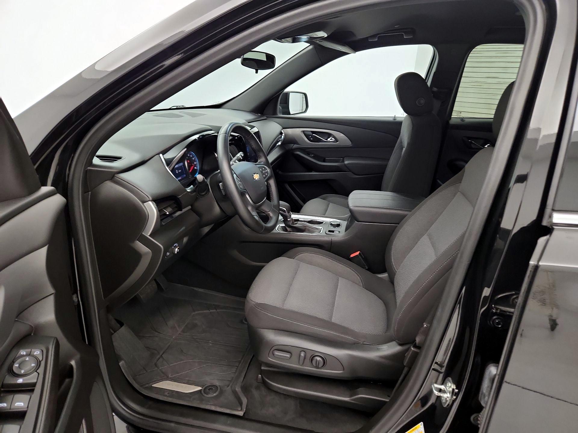 Thumbnail: 2023 Chevrolet Traverse - 11