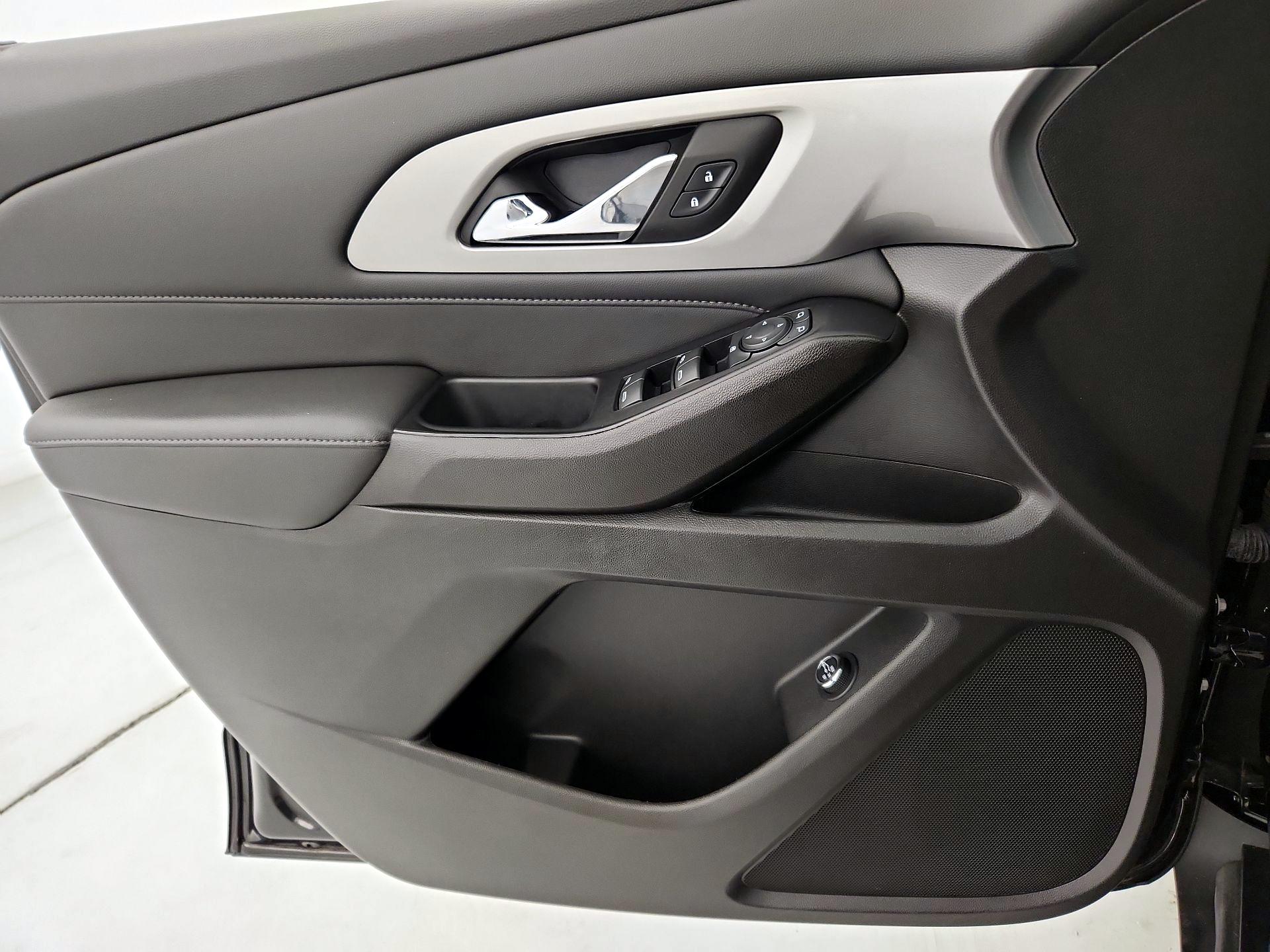 Thumbnail: 2023 Chevrolet Traverse - 12