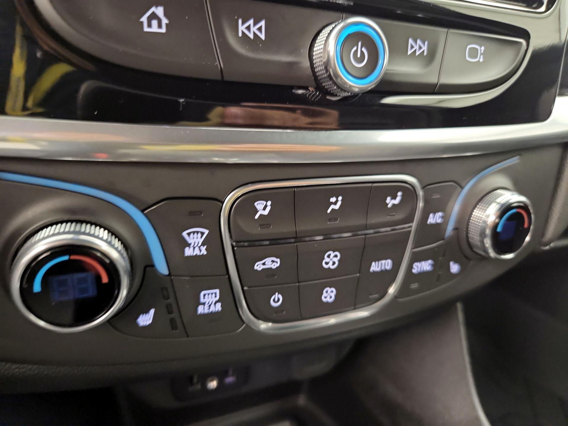 Thumbnail: 2023 Chevrolet Traverse - 16