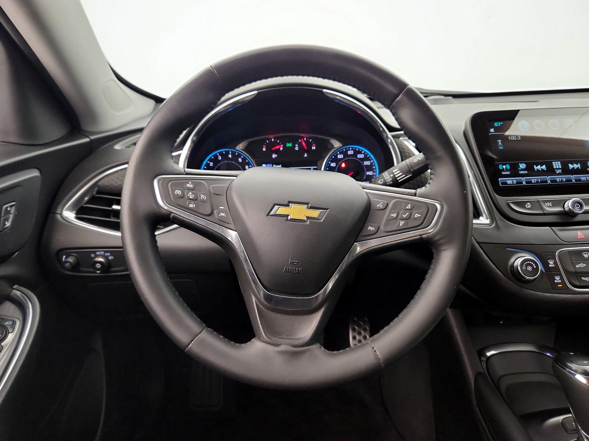 Thumbnail: 2016 Chevrolet Malibu - 10