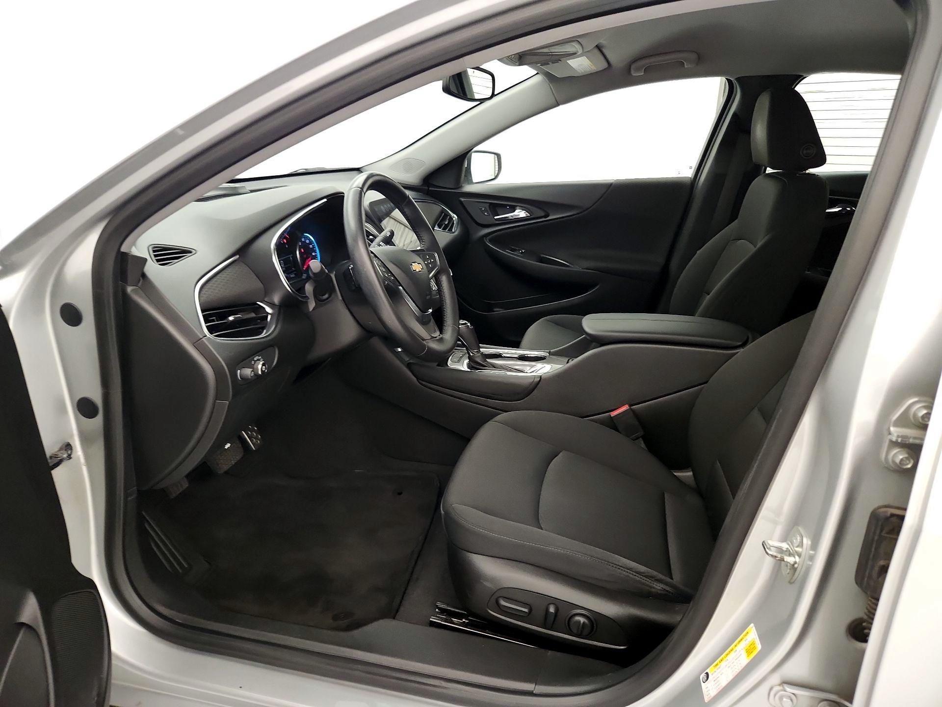 Thumbnail: 2016 Chevrolet Malibu - 11