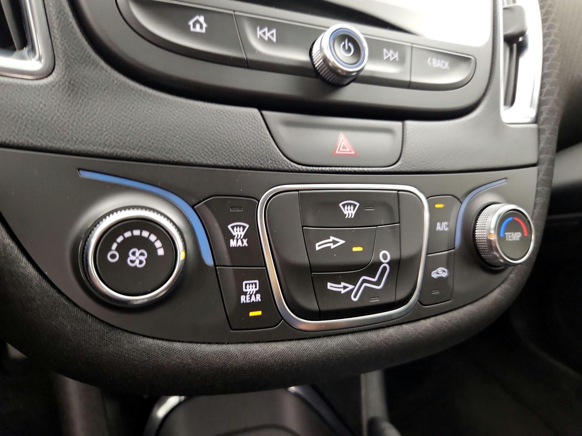 Thumbnail: 2016 Chevrolet Malibu - 16