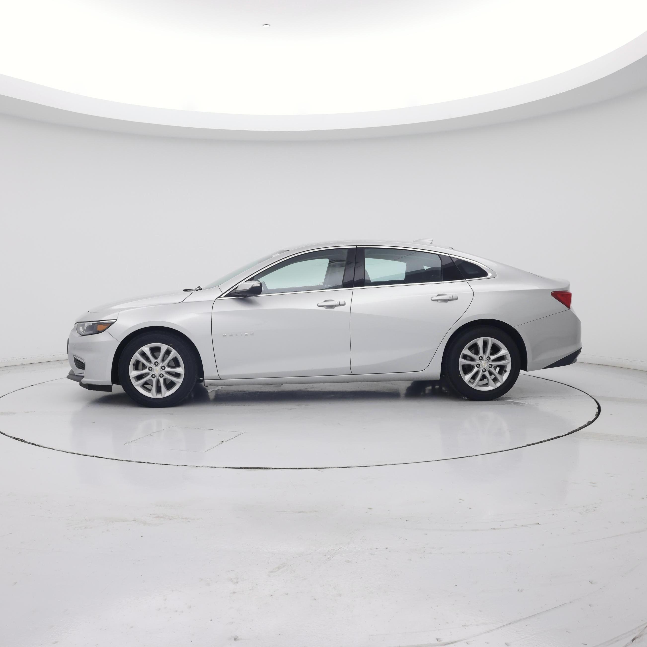 Thumbnail: 2016 Chevrolet Malibu - 3
