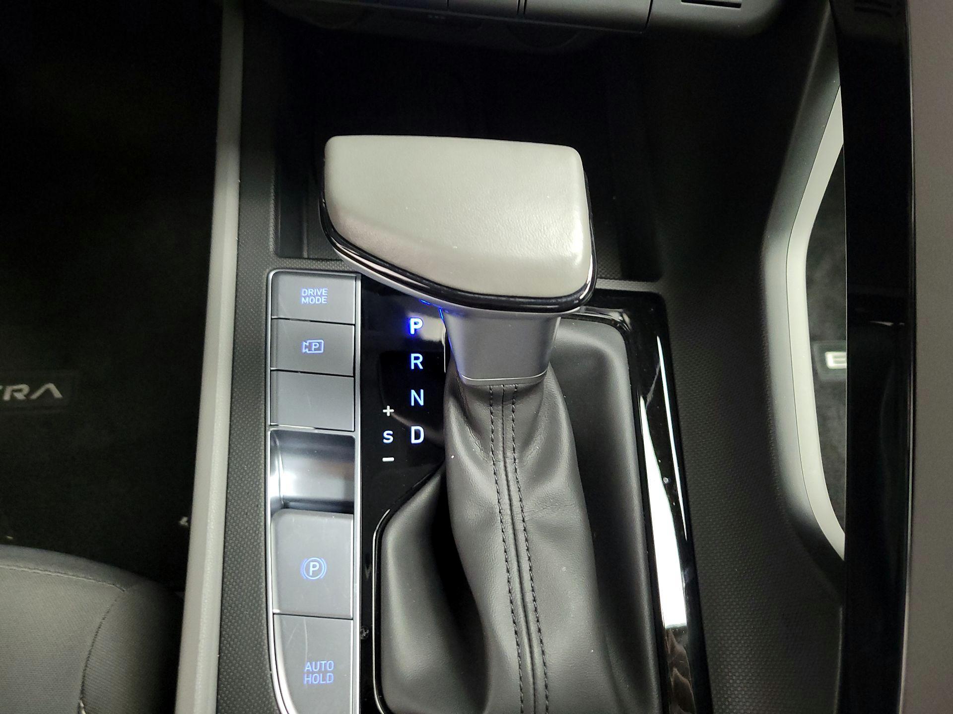 Thumbnail: 2025 Hyundai Elantra - 15