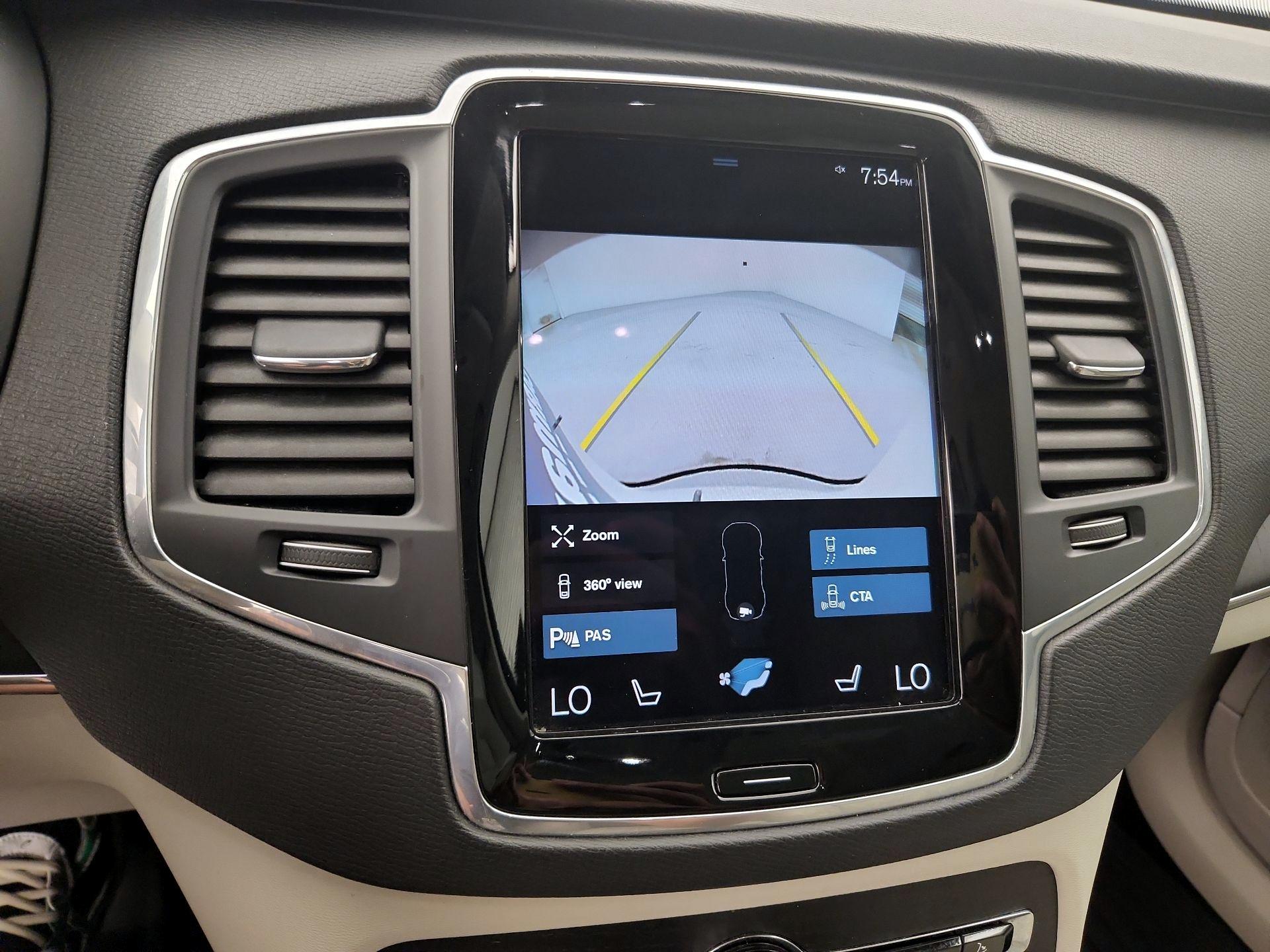 Thumbnail: 2020 Volvo XC90 - 14