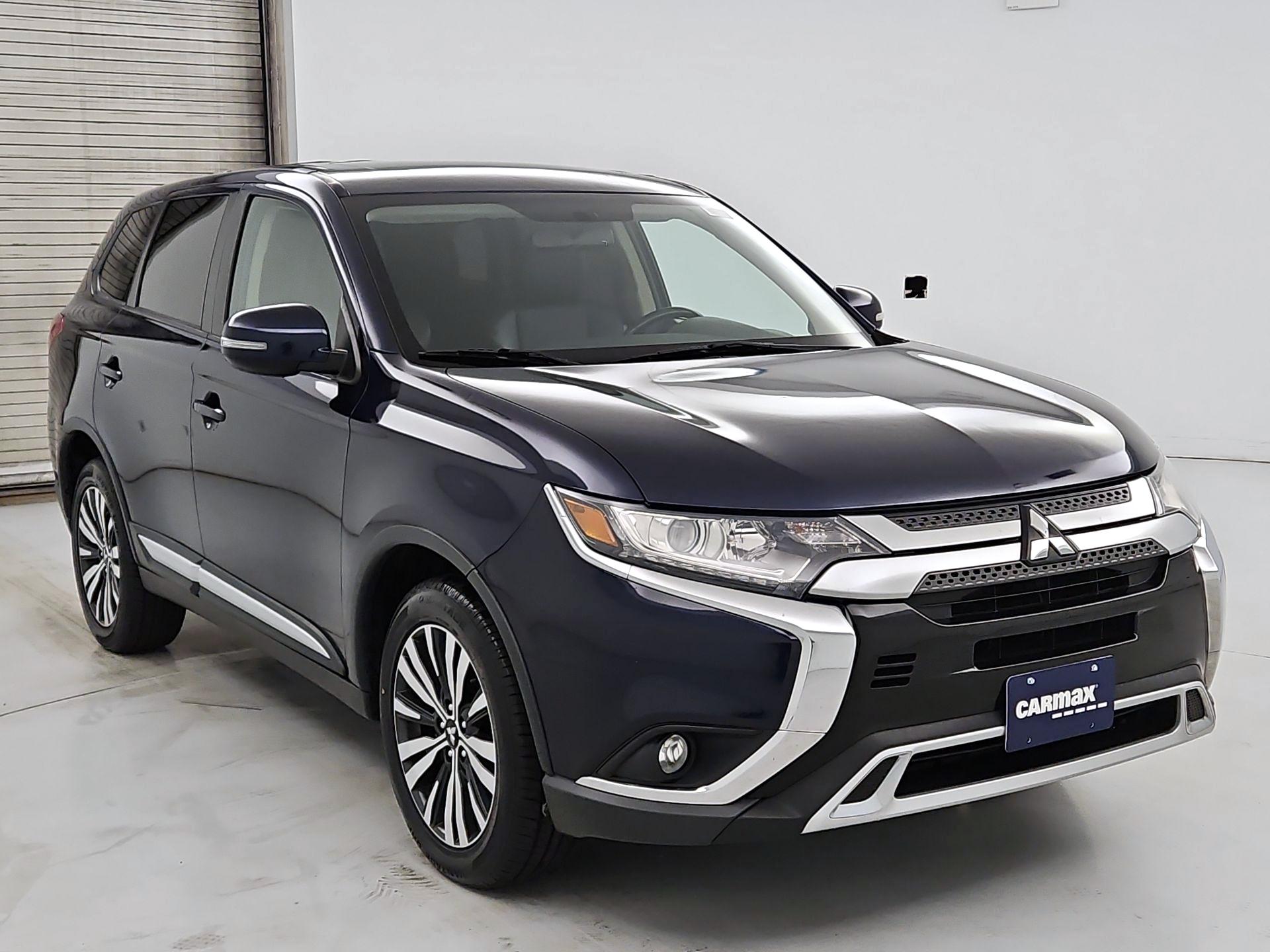 Thumbnail: 2019 Mitsubishi Outlander - 1
