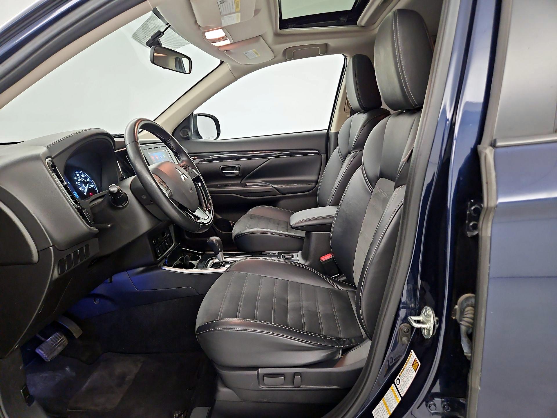 Thumbnail: 2019 Mitsubishi Outlander - 9