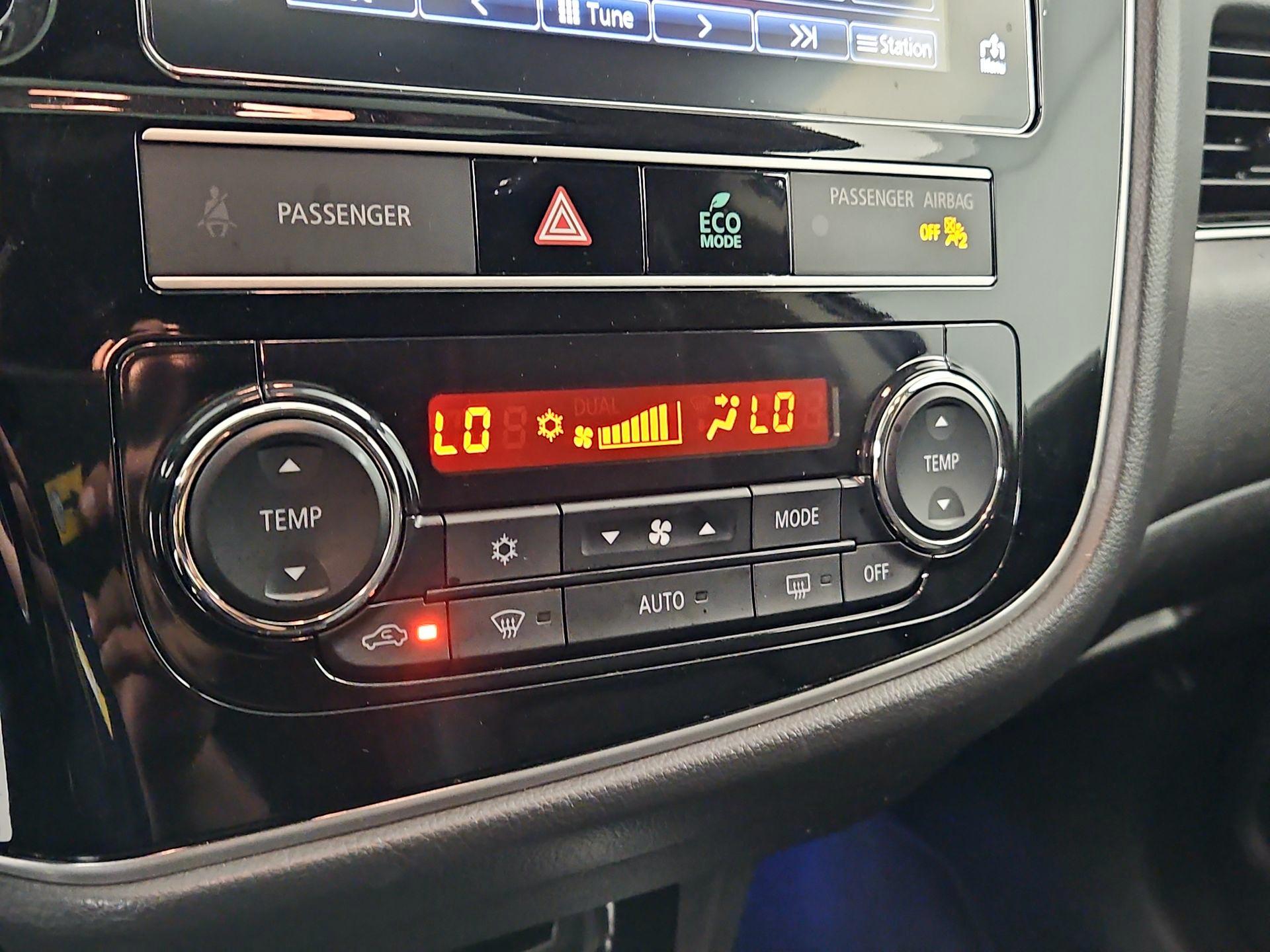 Thumbnail: 2019 Mitsubishi Outlander - 13