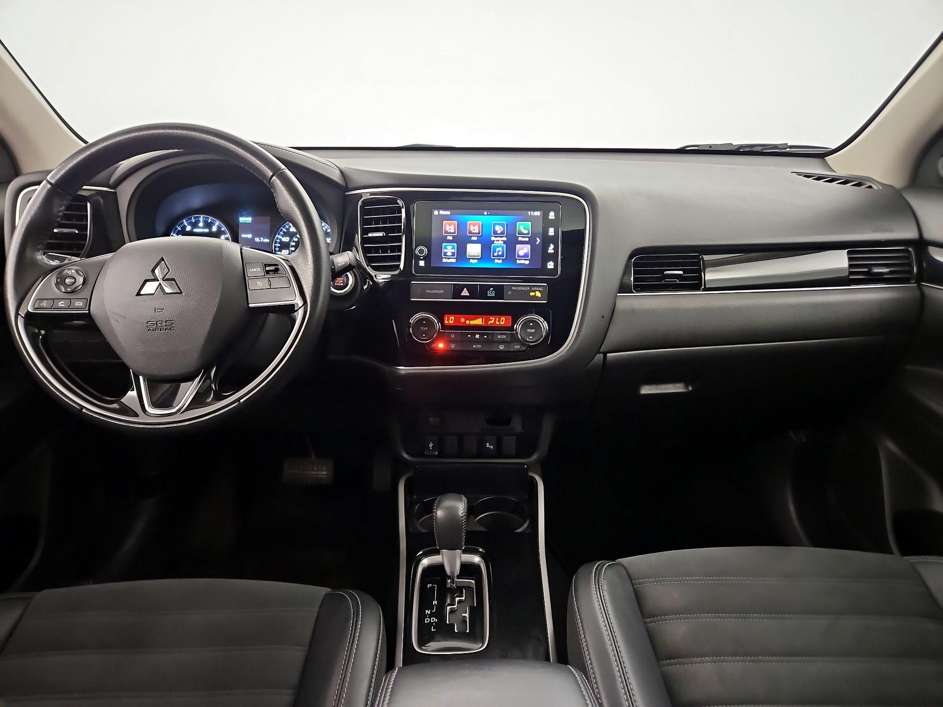 Thumbnail: 2019 Mitsubishi Outlander - 8
