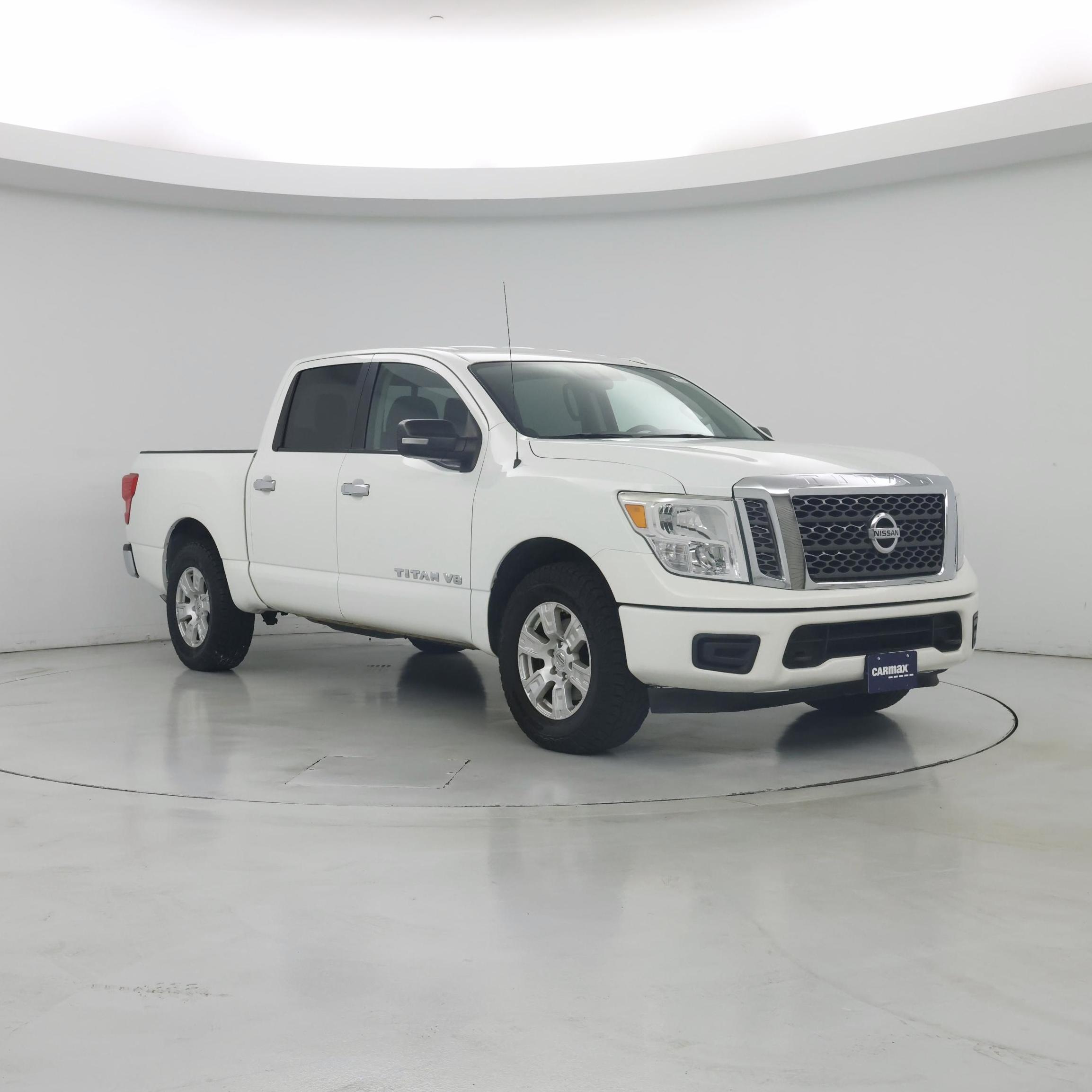White 2018 Nissan Titan Pickup Truck Four-Wheel Drive Automatic