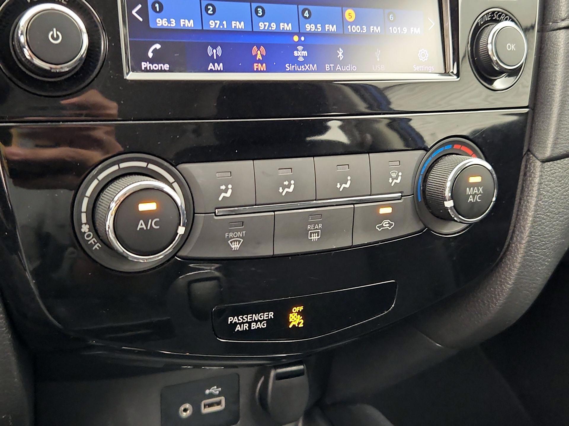 Thumbnail: 2018 Nissan Rogue - 16