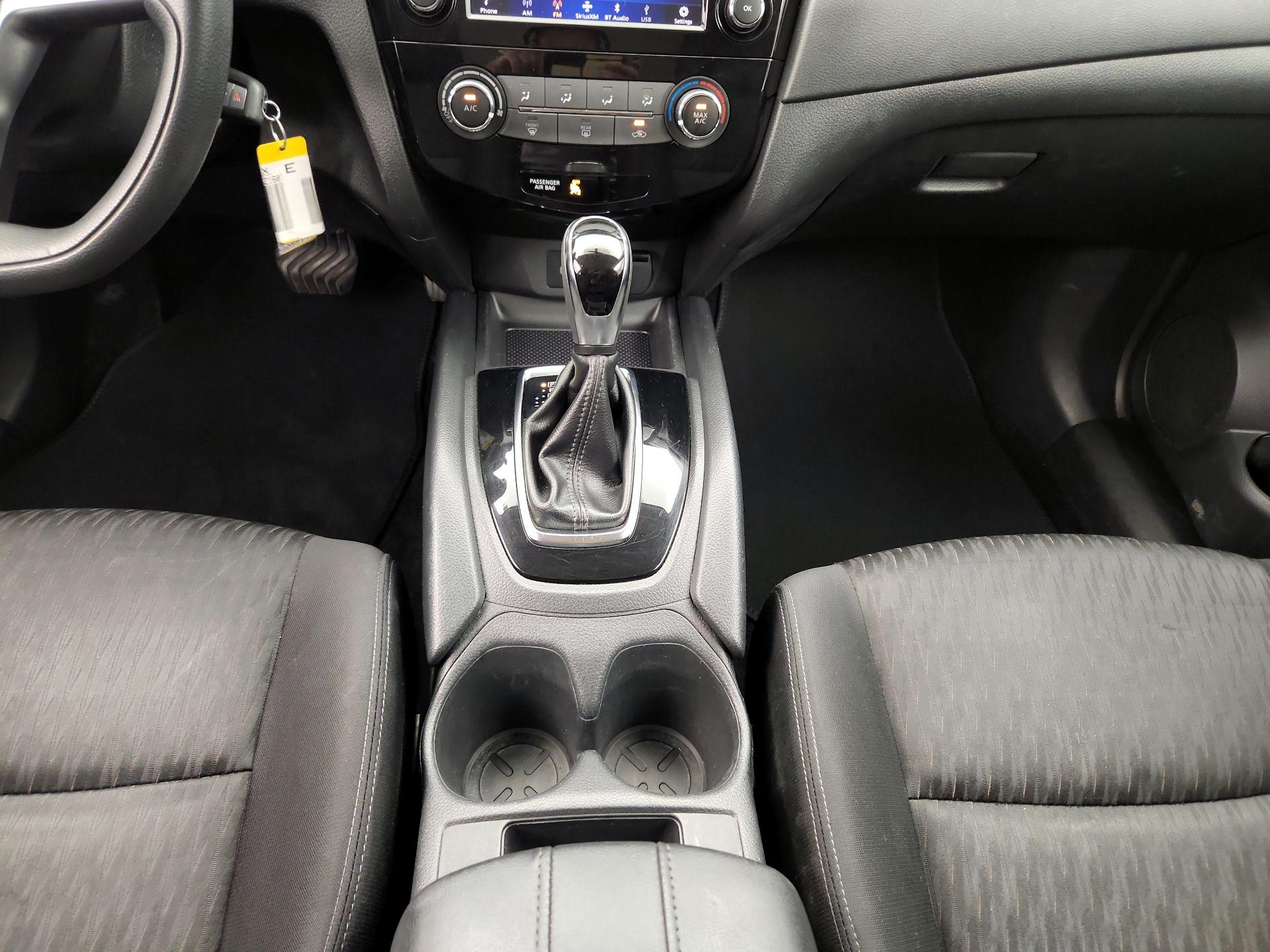 Thumbnail: 2018 Nissan Rogue - 17