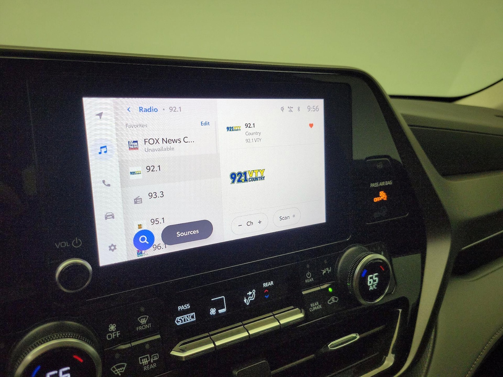 2023 Toyota Highlander XLE - Photo 16