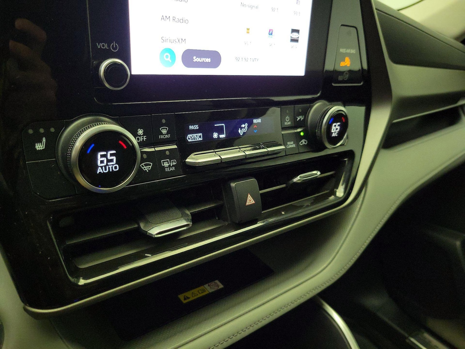 2023 Toyota Highlander XLE - Photo 17