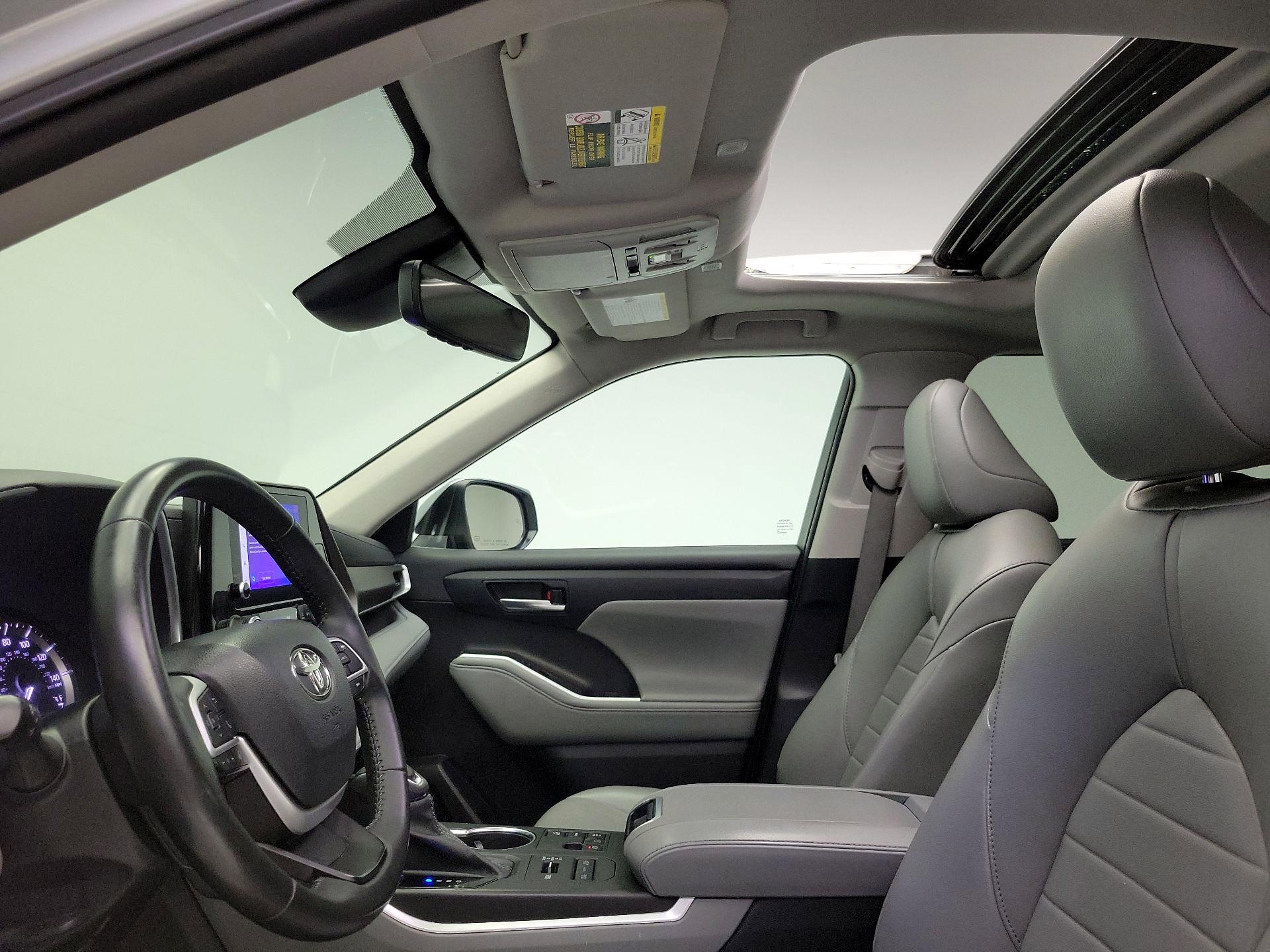 Thumbnail: 2023 Toyota Highlander - 19