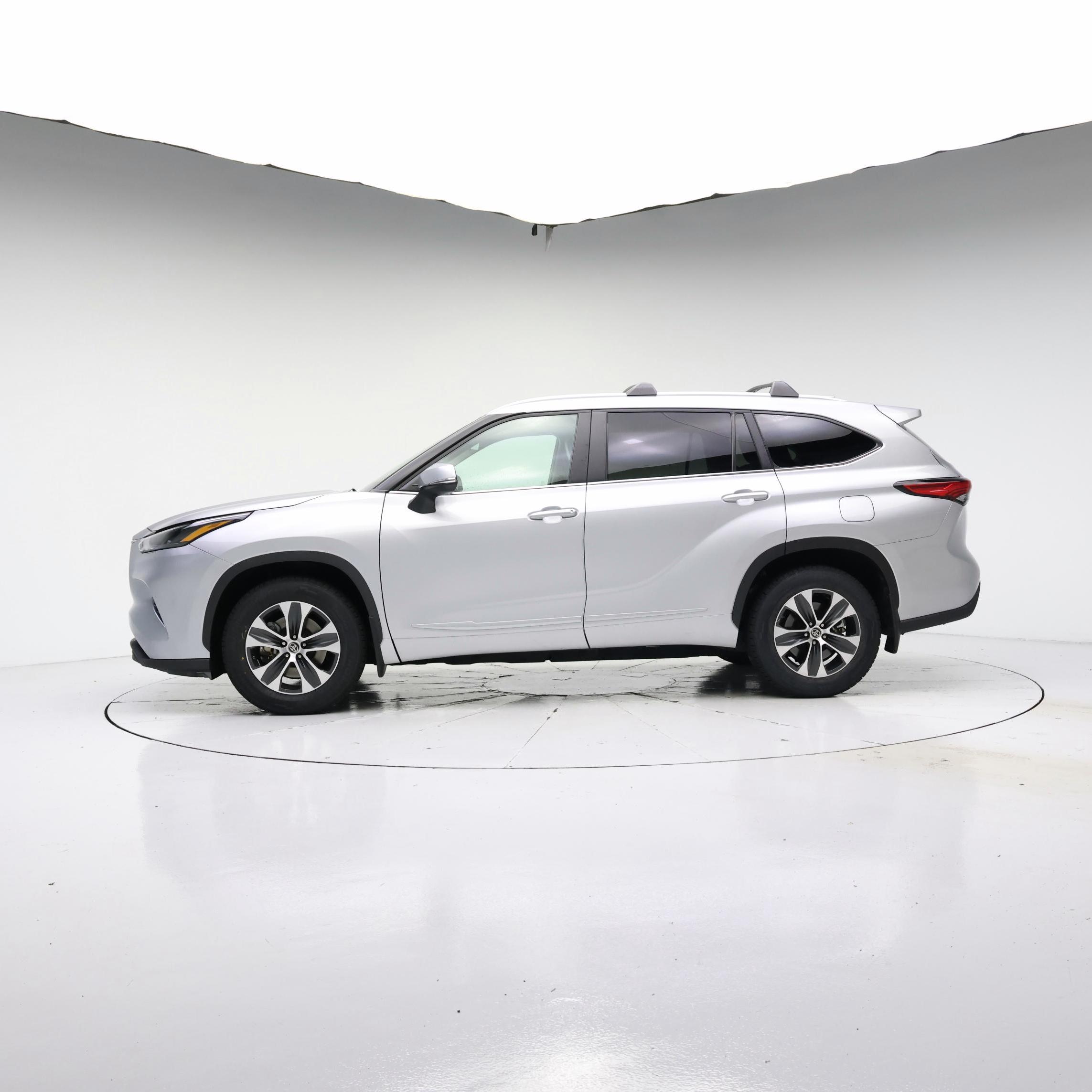 Thumbnail: 2023 Toyota Highlander - 3
