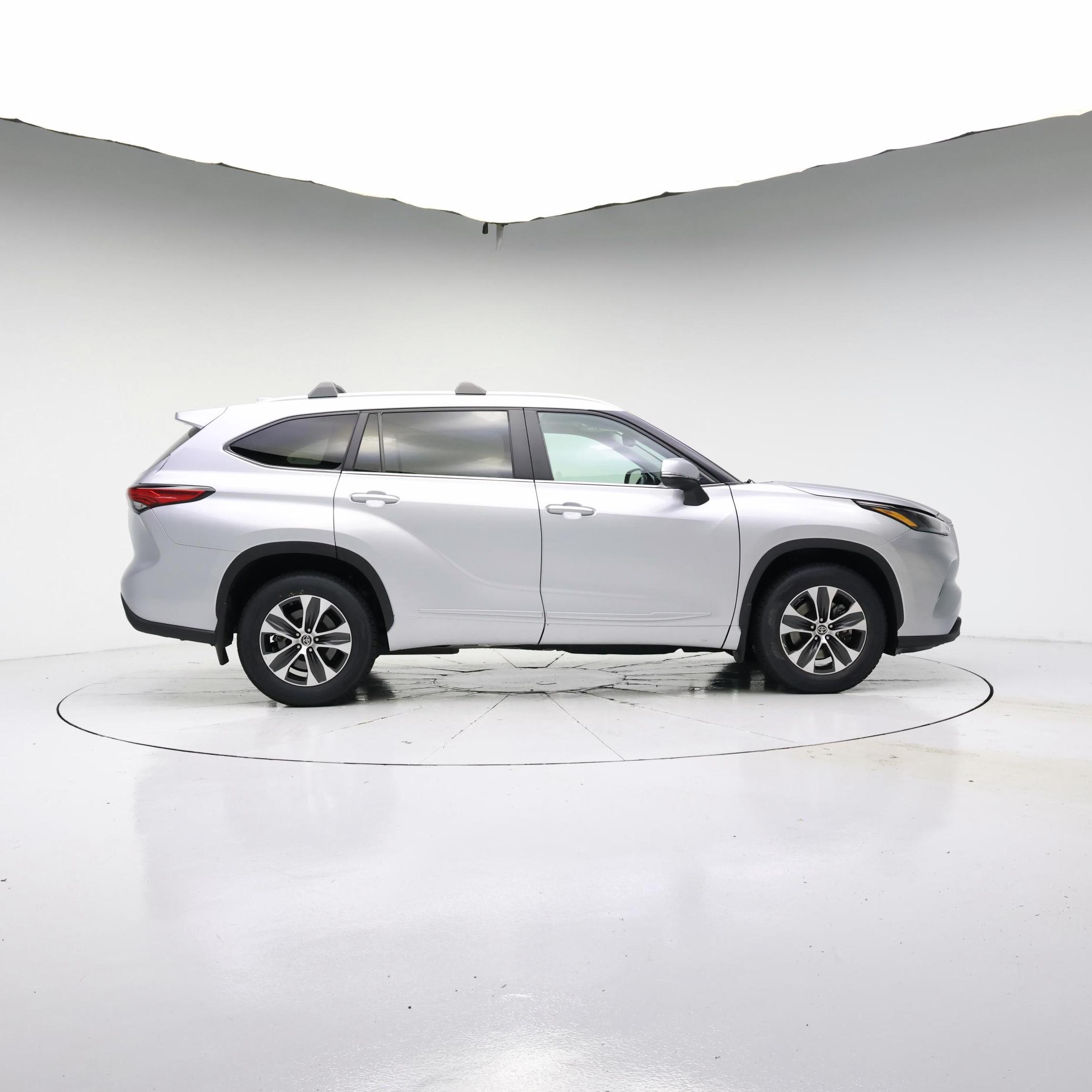Thumbnail: 2023 Toyota Highlander - 7