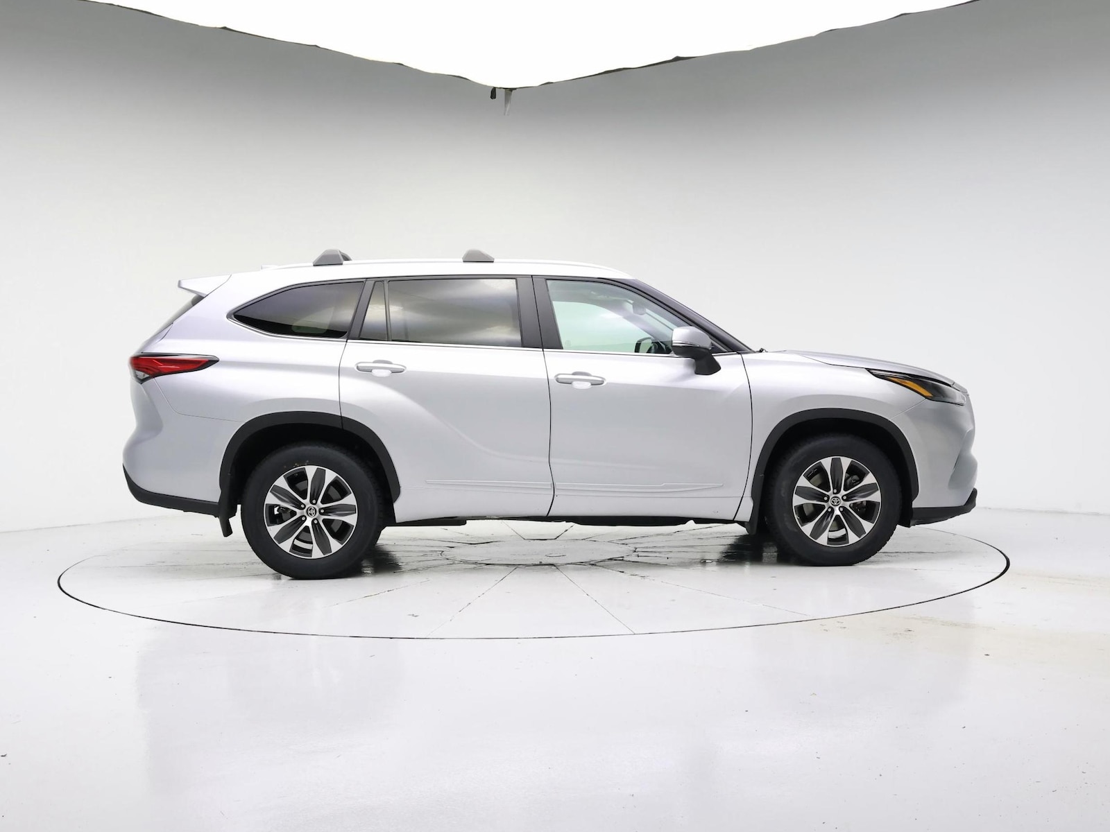 2023 Toyota Highlander XLE - Photo 8
