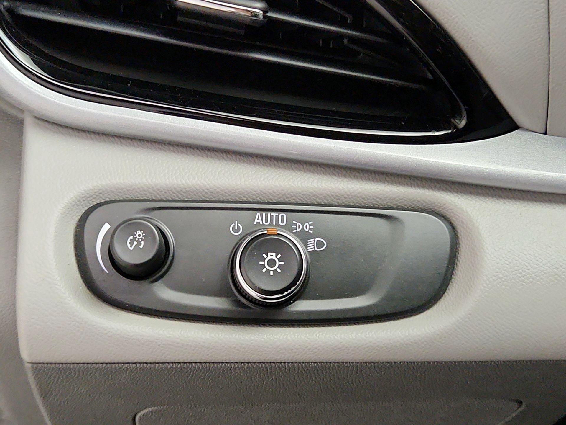 Thumbnail: 2016 Chevrolet Volt - 13