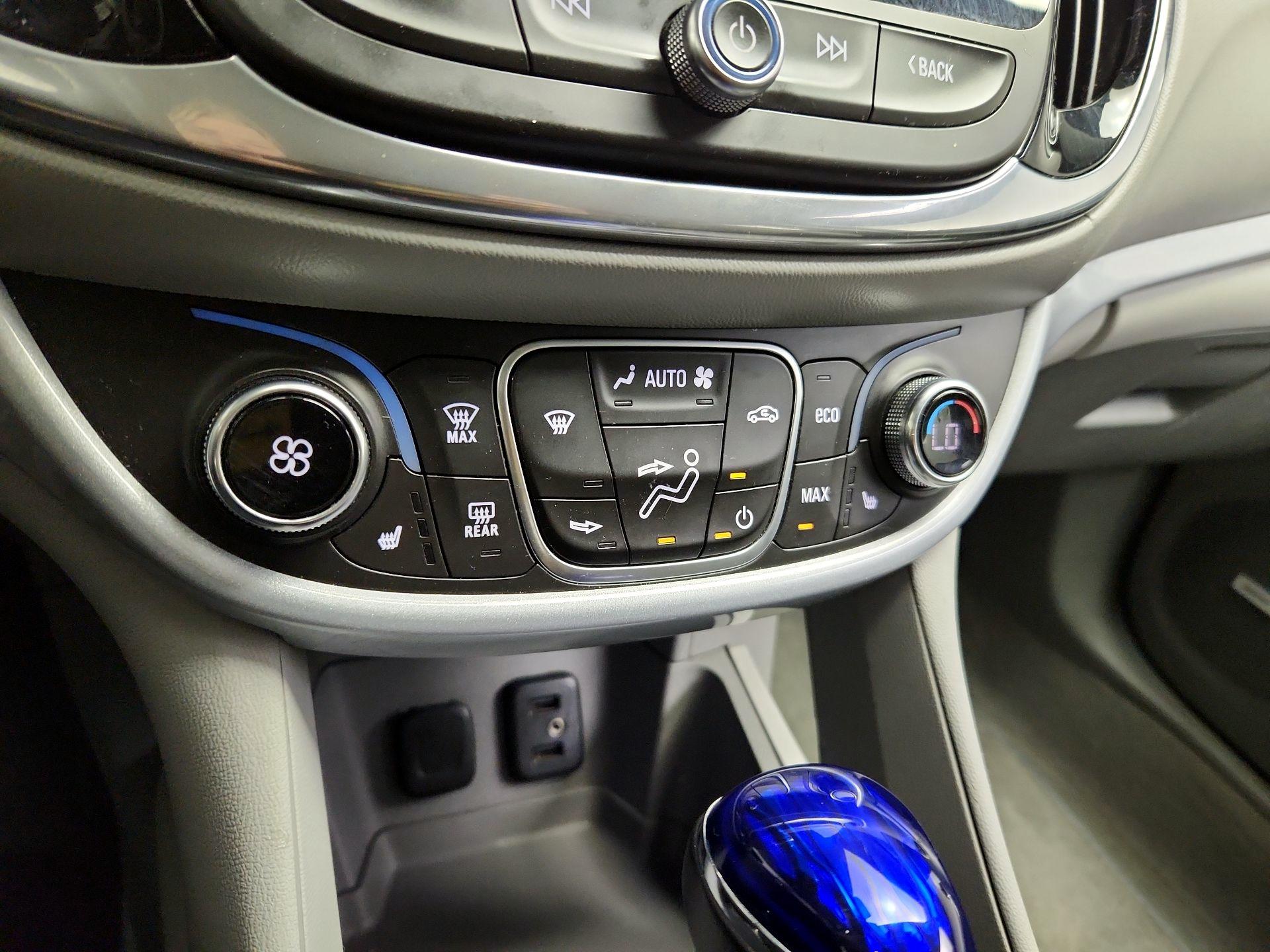 Thumbnail: 2016 Chevrolet Volt - 16