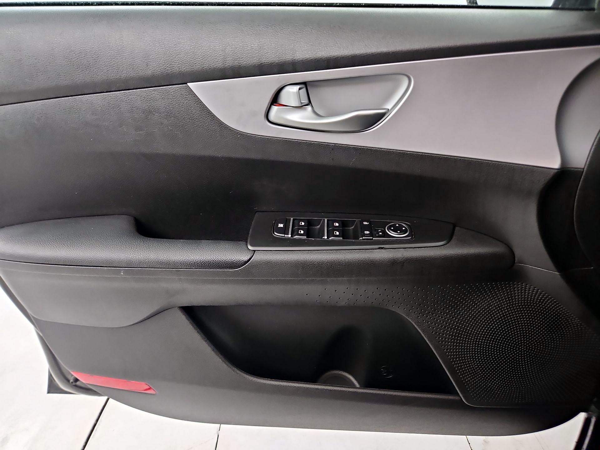 Thumbnail: 2023 Kia Forte - 10